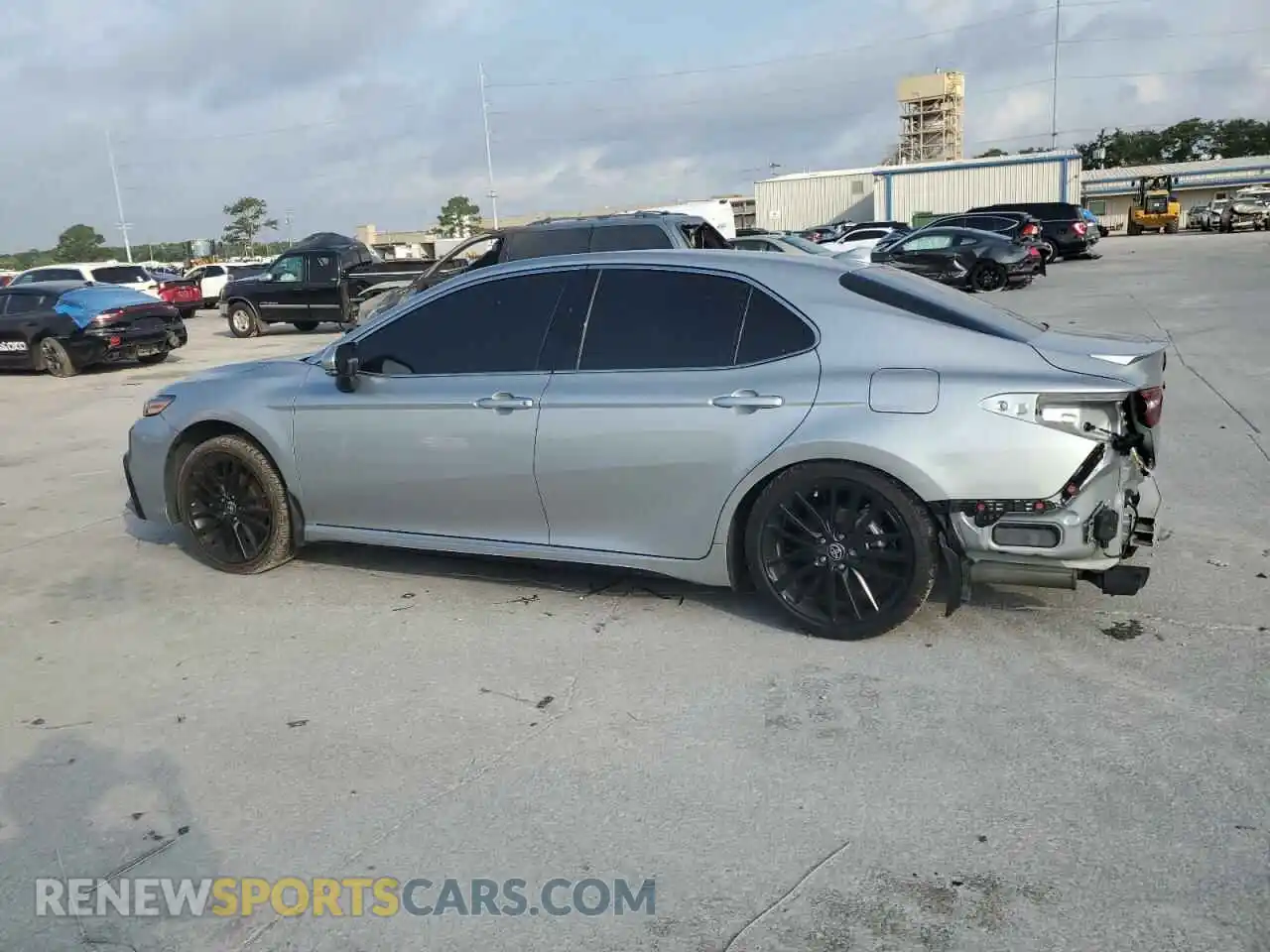 2 fotografías del automóvil dañado 4T1K61AK7RU221884 TOYOTA CAMRY 2024