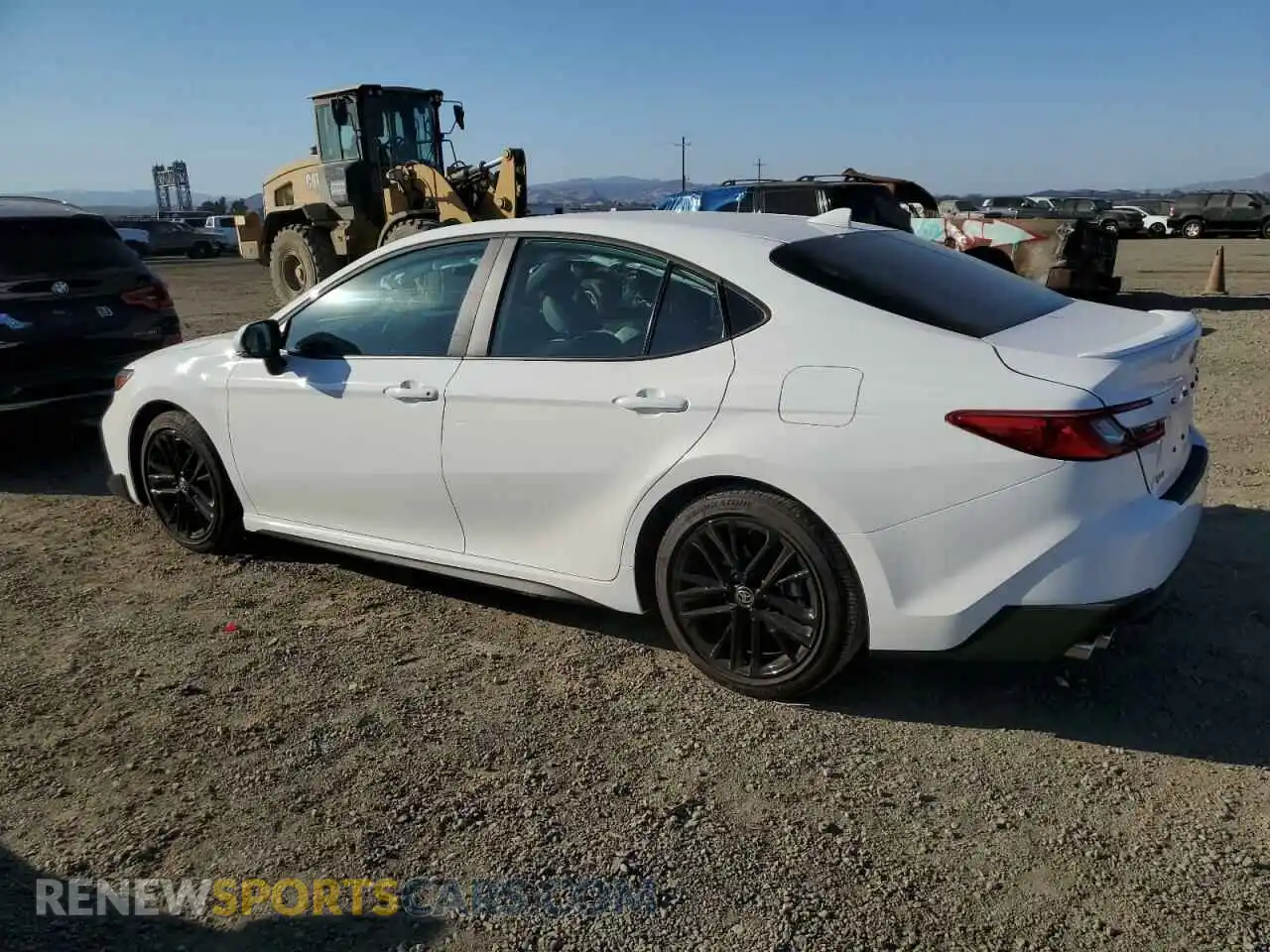 2 fotografías del automóvil dañado 4T1DAACK4SU015237 TOYOTA CAMRY 2025