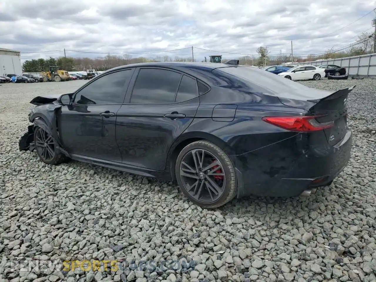 2 fotografías del automóvil dañado 4T1DBADK4SU006372 TOYOTA CAMRY 2025