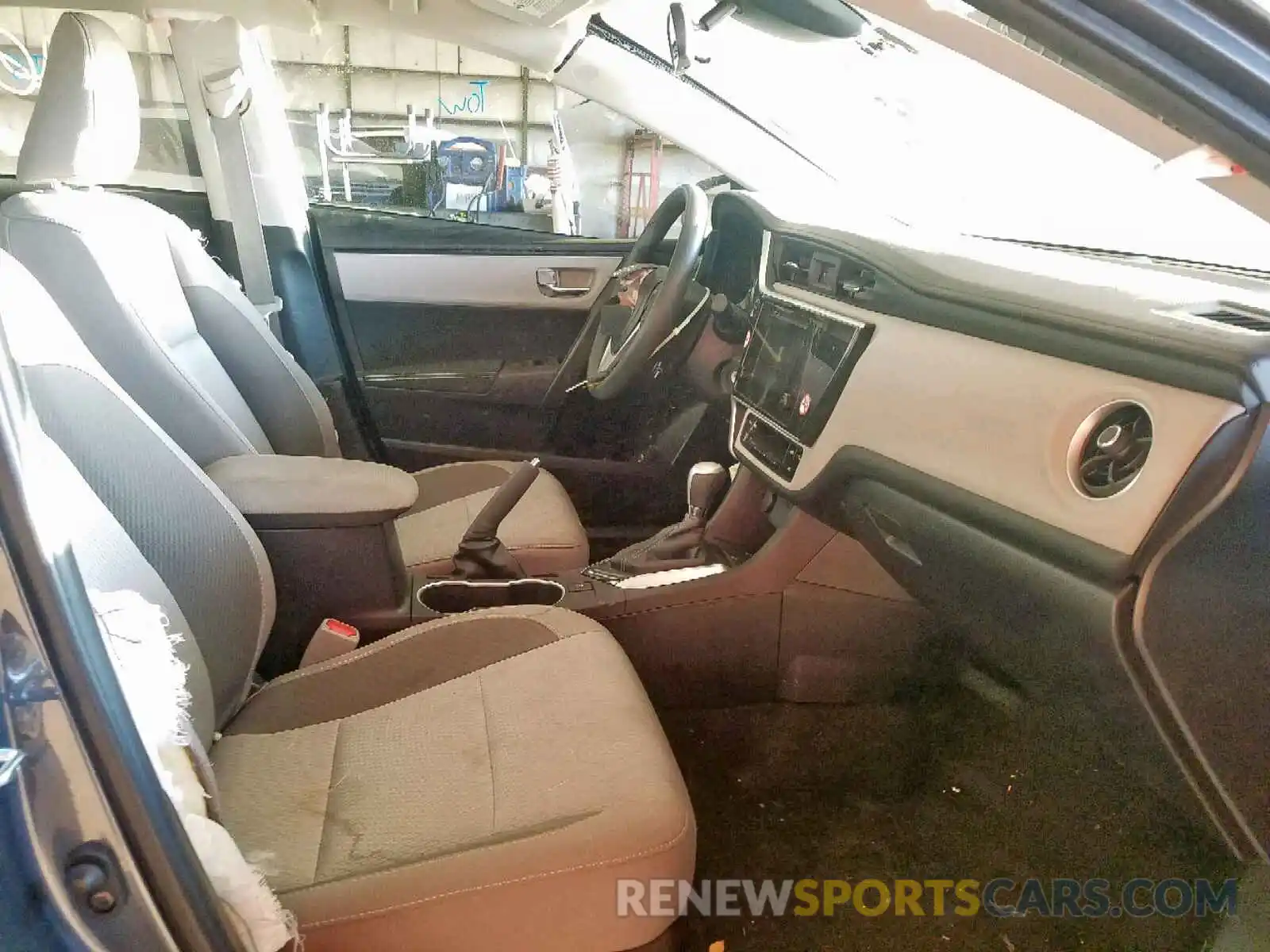 5 Photograph of a damaged car 2T1BURHE0KC143377 TOYOTA COROLLA 2019