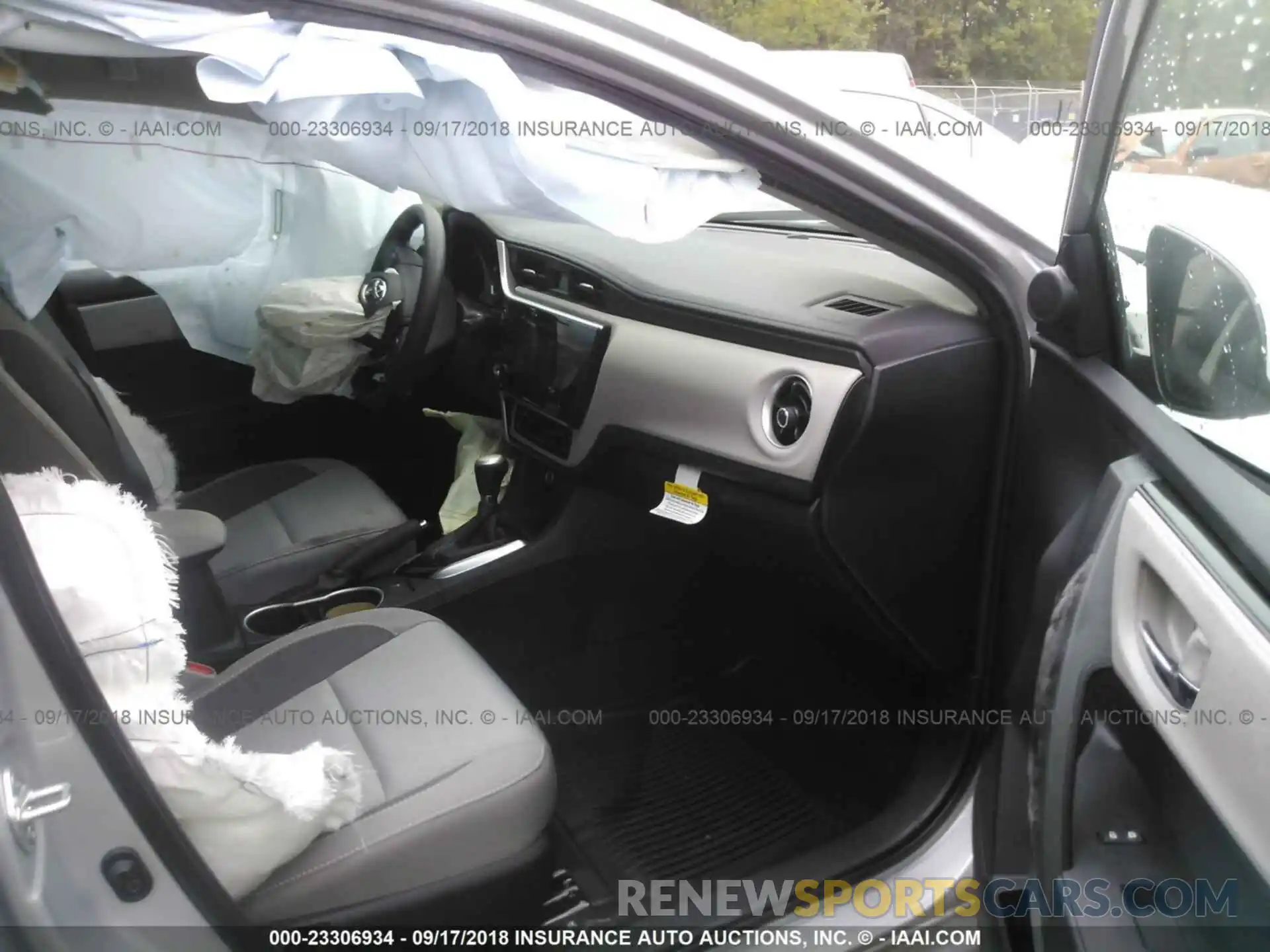 5 Photograph of a damaged car 2T1BURHE0KC152290 Toyota Corolla 2019