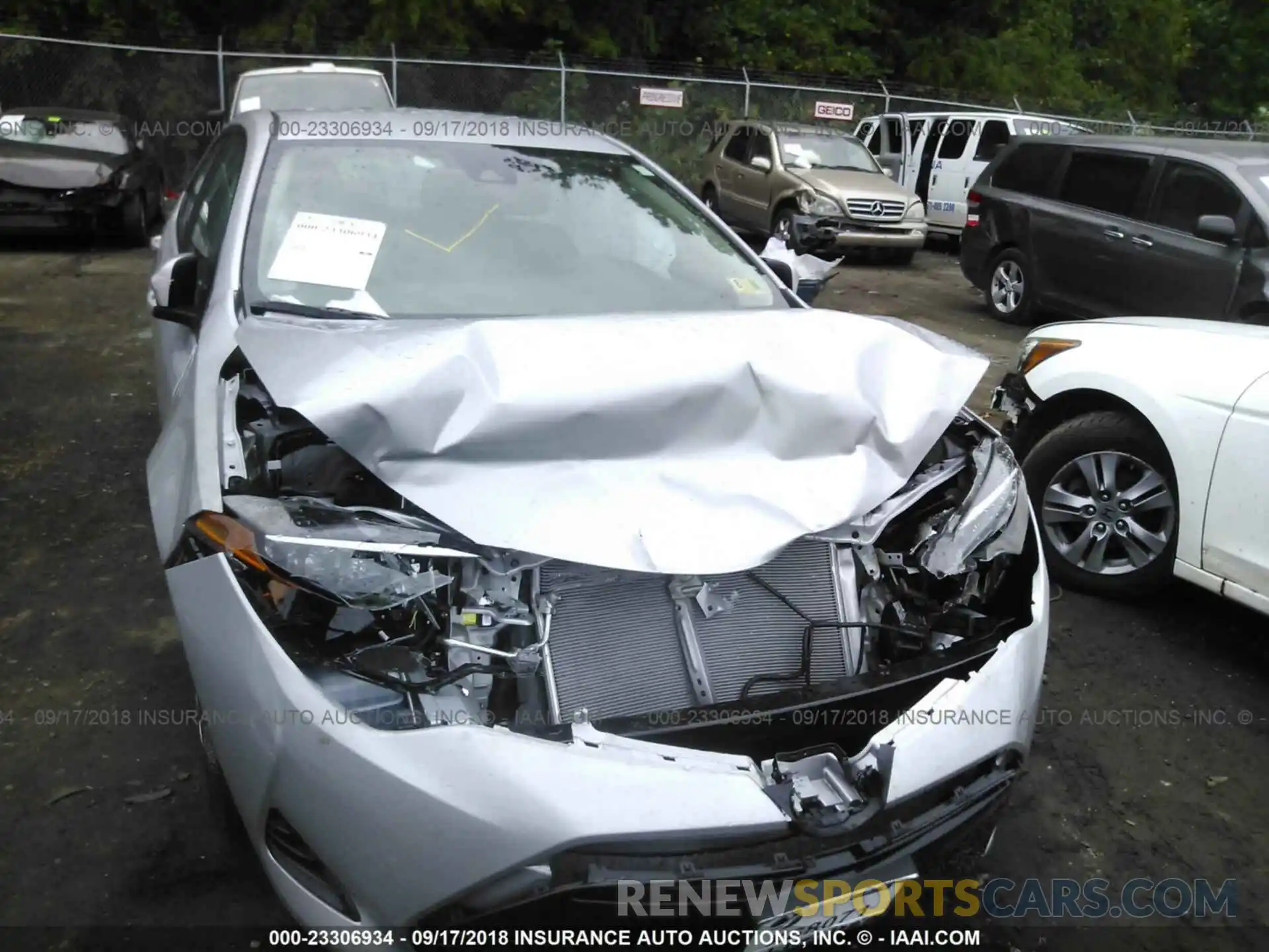 6 Photograph of a damaged car 2T1BURHE0KC152290 Toyota Corolla 2019