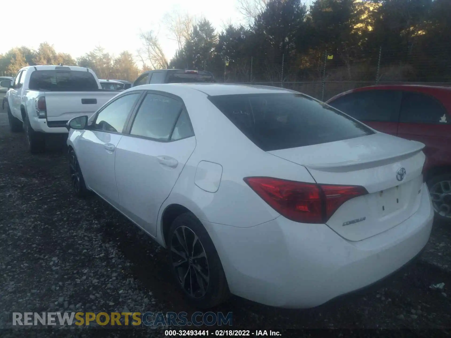 3 Photograph of a damaged car 2T1BURHE0KC173768 TOYOTA COROLLA 2019