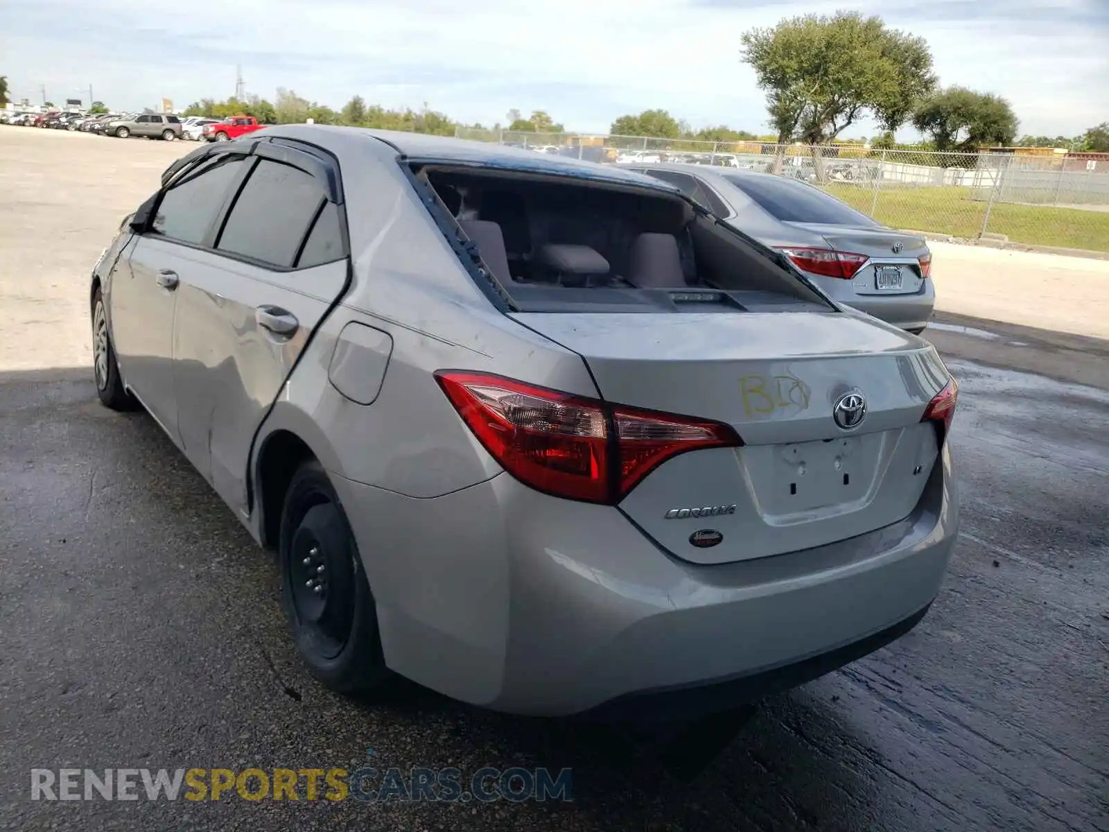 3 Photograph of a damaged car 2T1BURHE0KC225643 TOYOTA COROLLA 2019