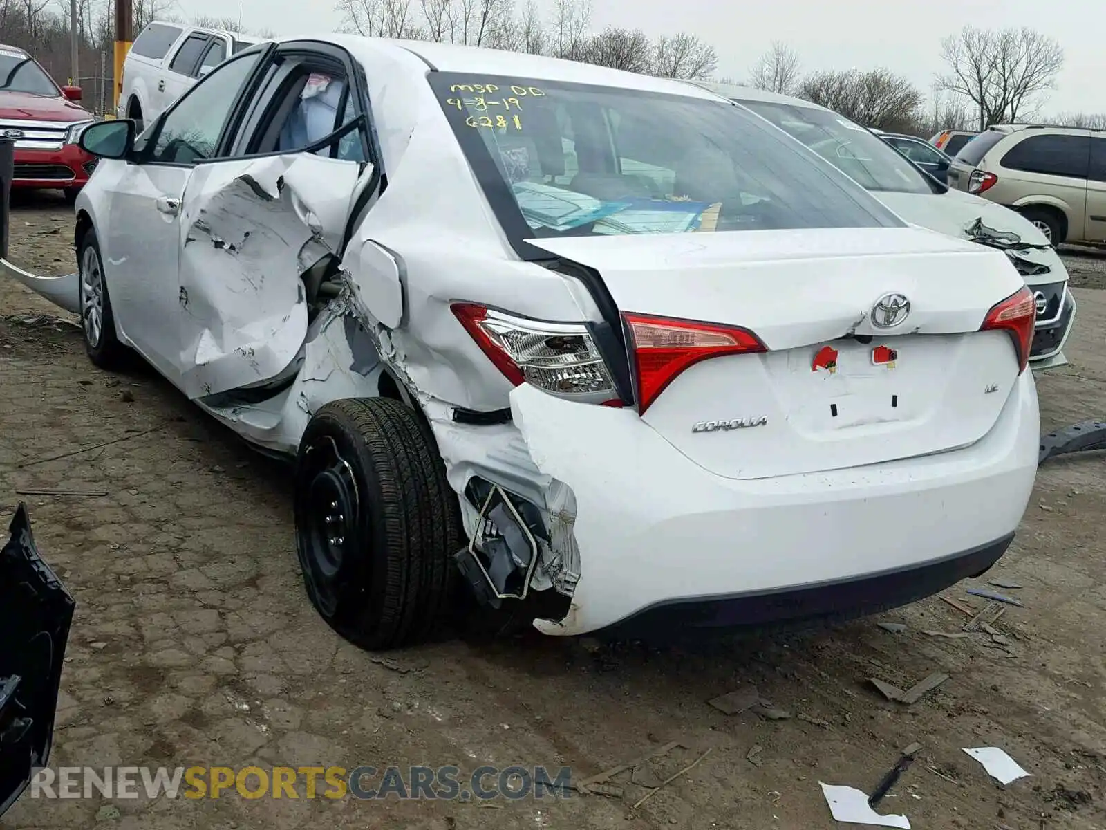 3 Photograph of a damaged car 2T1BURHE1KC126281 TOYOTA COROLLA 2019