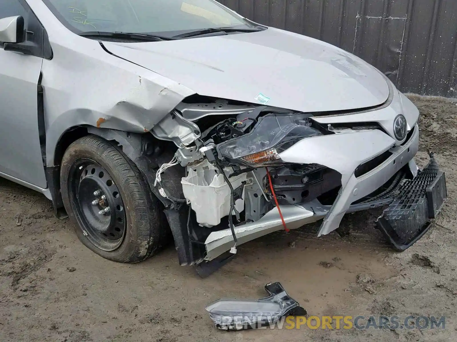 9 Photograph of a damaged car 2T1BURHE1KC135305 TOYOTA COROLLA 2019