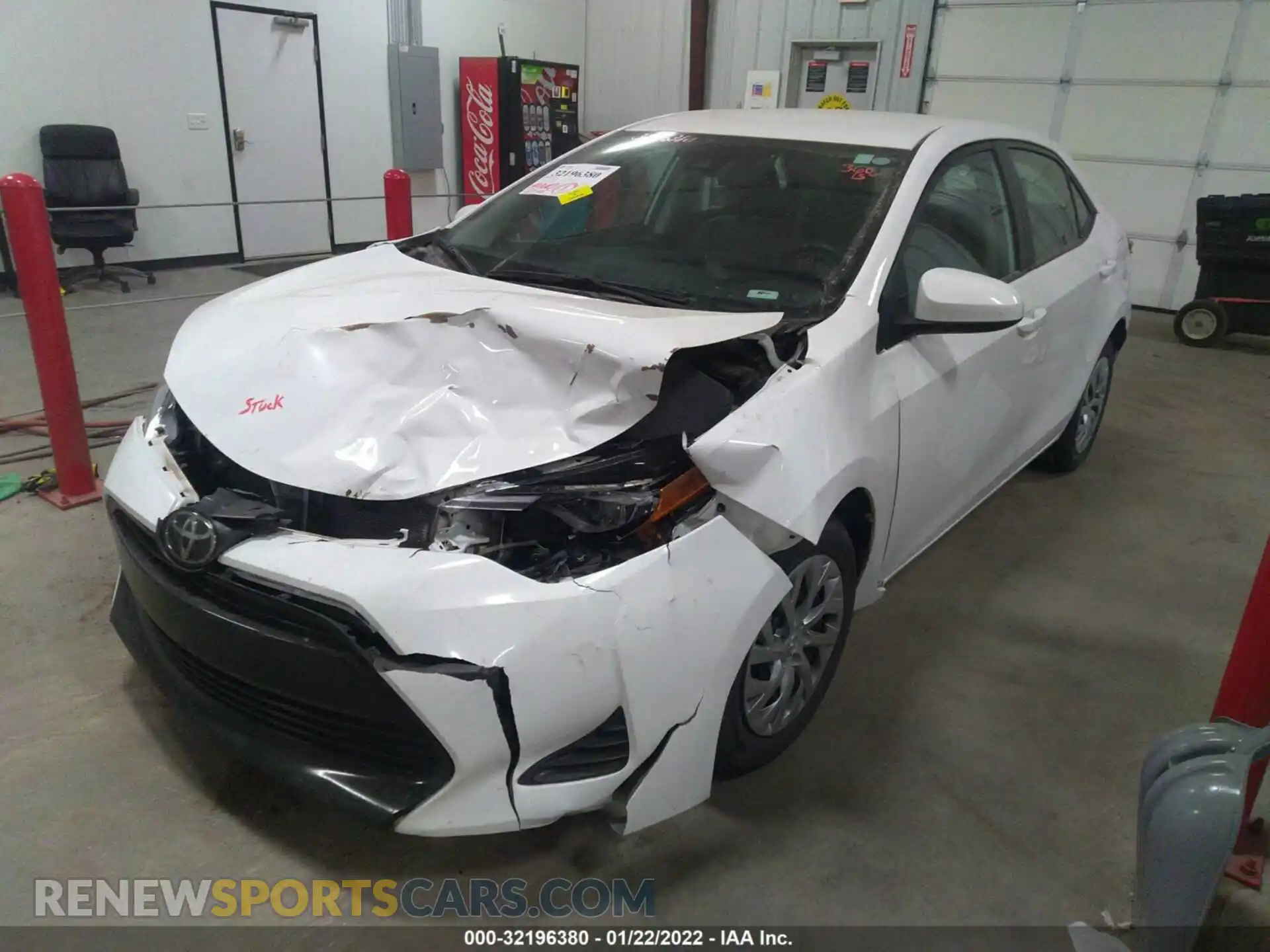2 Photograph of a damaged car 2T1BURHE1KC240314 TOYOTA COROLLA 2019