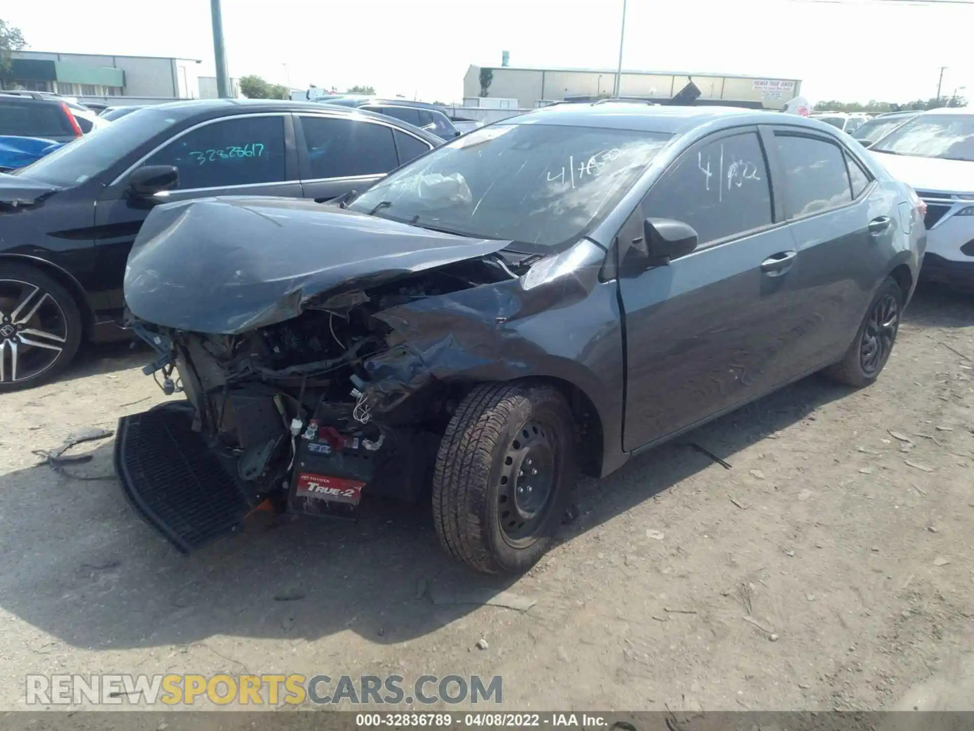 2 fotografías del automóvil dañado 2T1BURHE2KC192550 TOYOTA COROLLA 2019