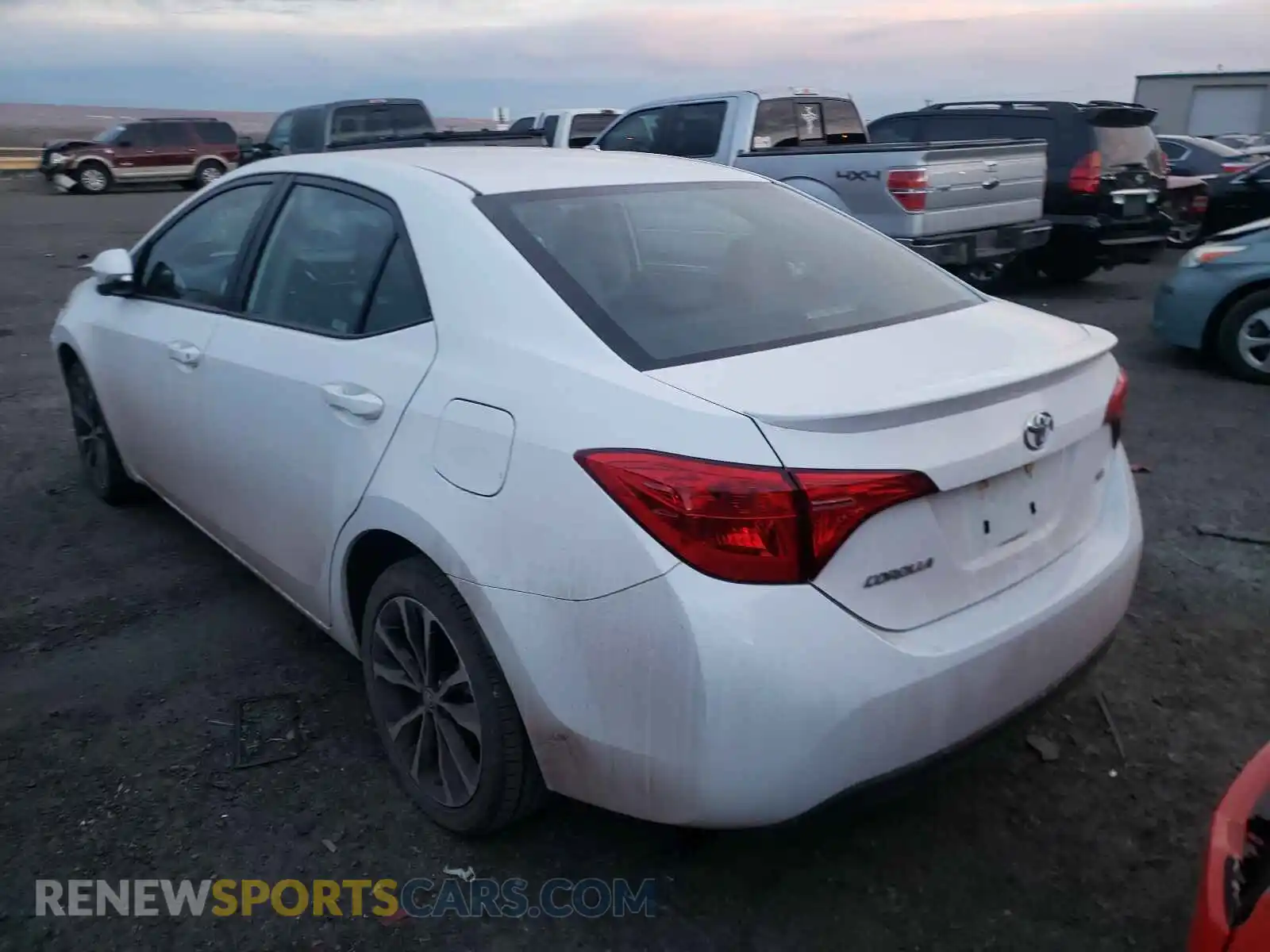 3 Photograph of a damaged car 2T1BURHE3KC238404 TOYOTA COROLLA 2019