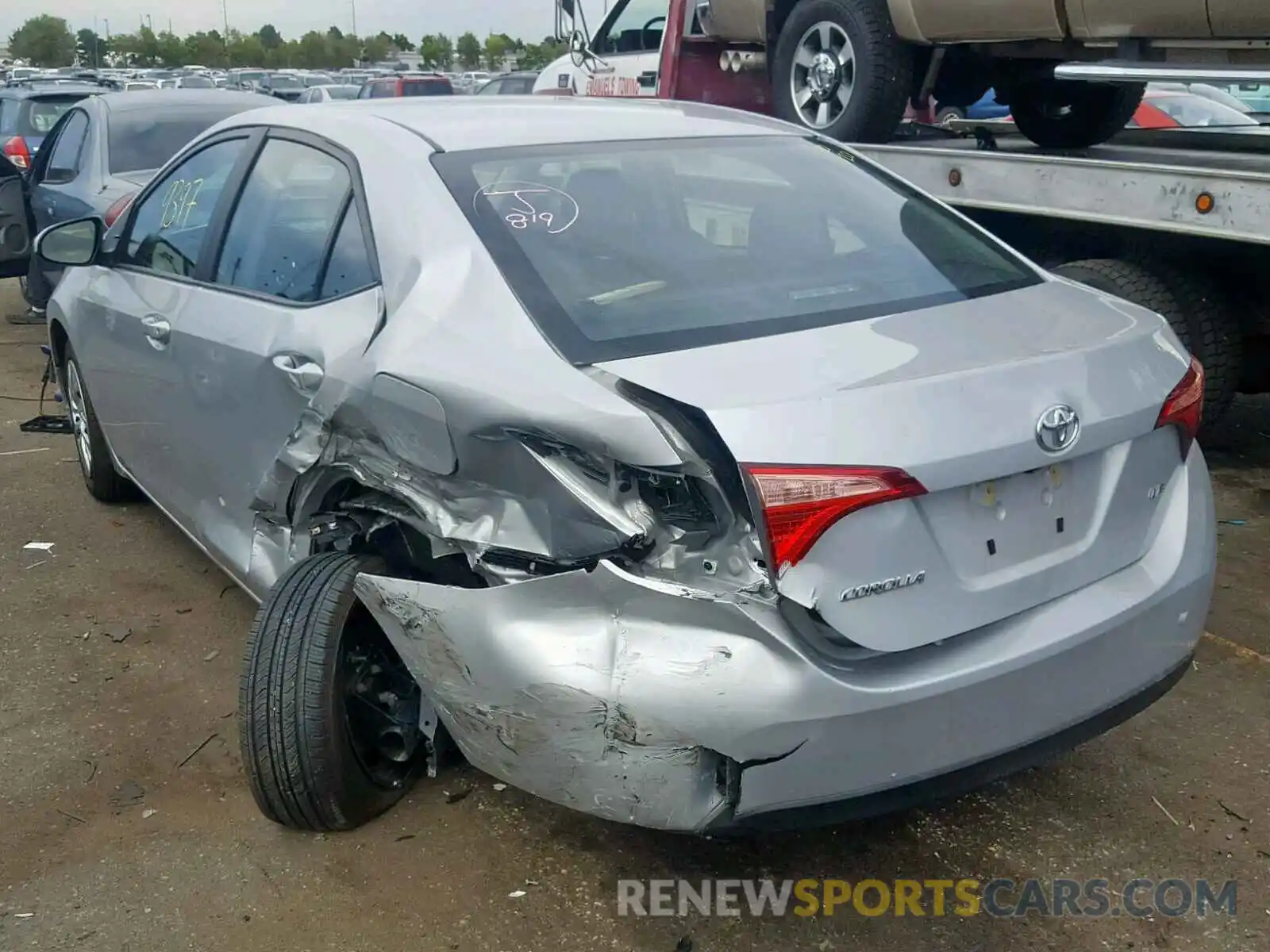 3 Photograph of a damaged car 2T1BURHE3KC243473 TOYOTA COROLLA 2019