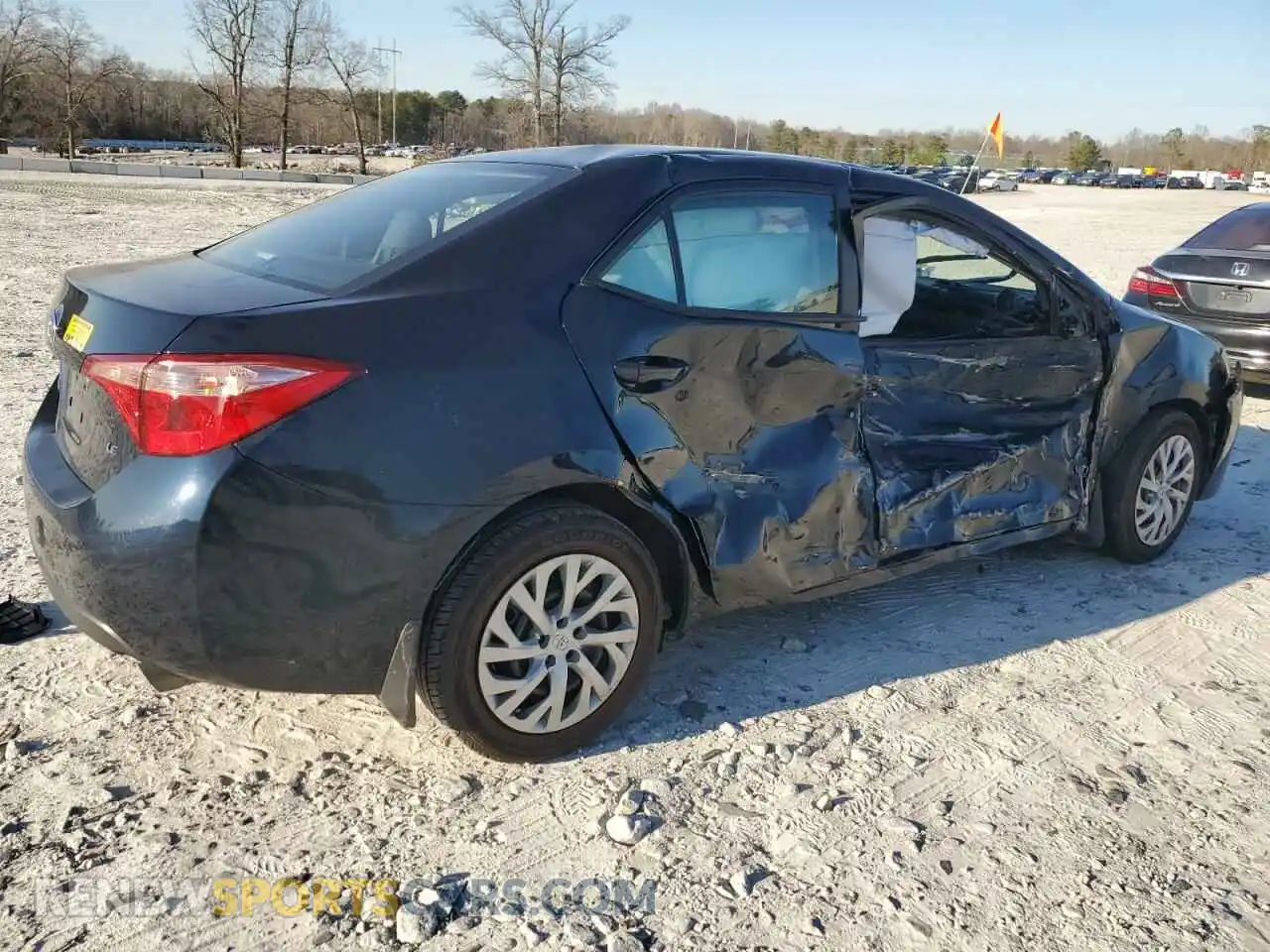 3 Photograph of a damaged car 2T1BURHE4KC130082 TOYOTA COROLLA 2019