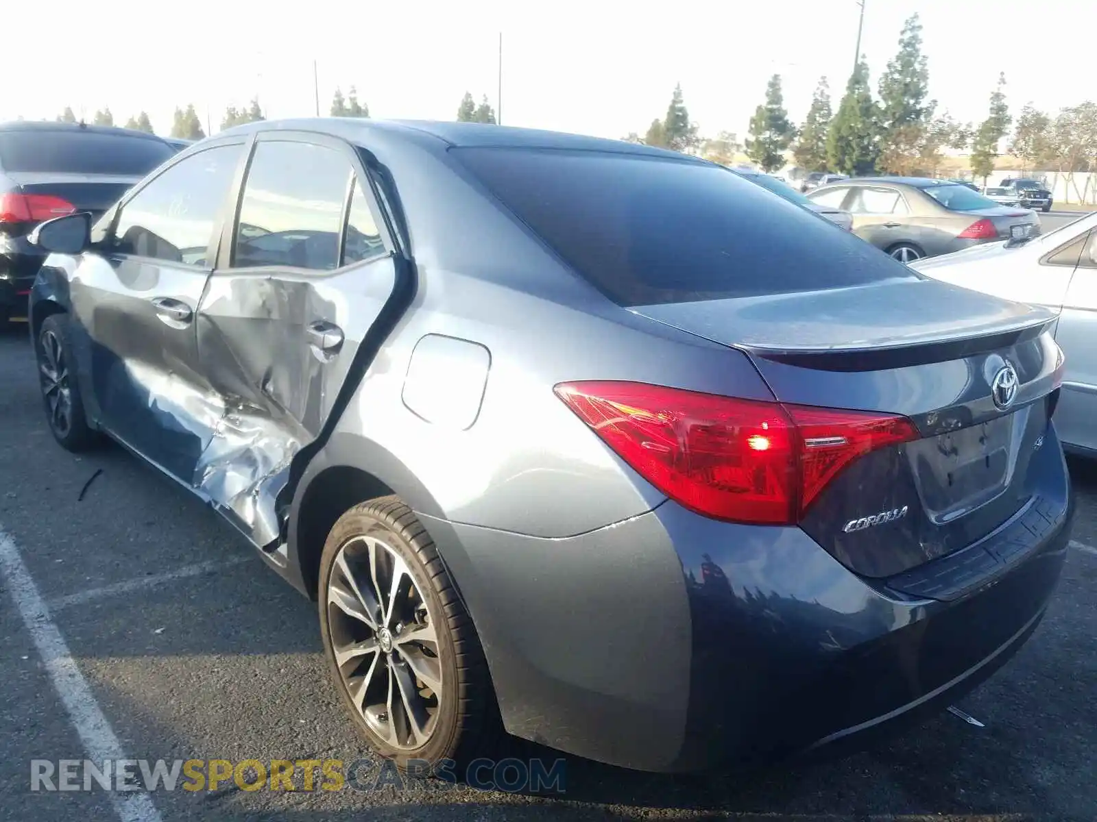 3 Photograph of a damaged car 2T1BURHE4KC165415 TOYOTA COROLLA 2019