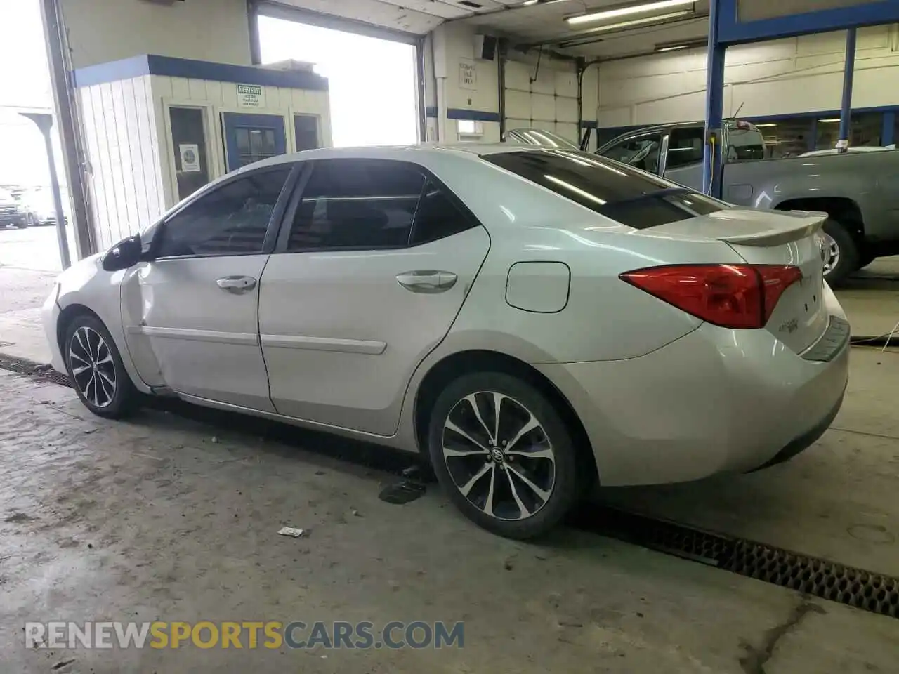 2 Photograph of a damaged car 2T1BURHE4KC180934 TOYOTA COROLLA 2019