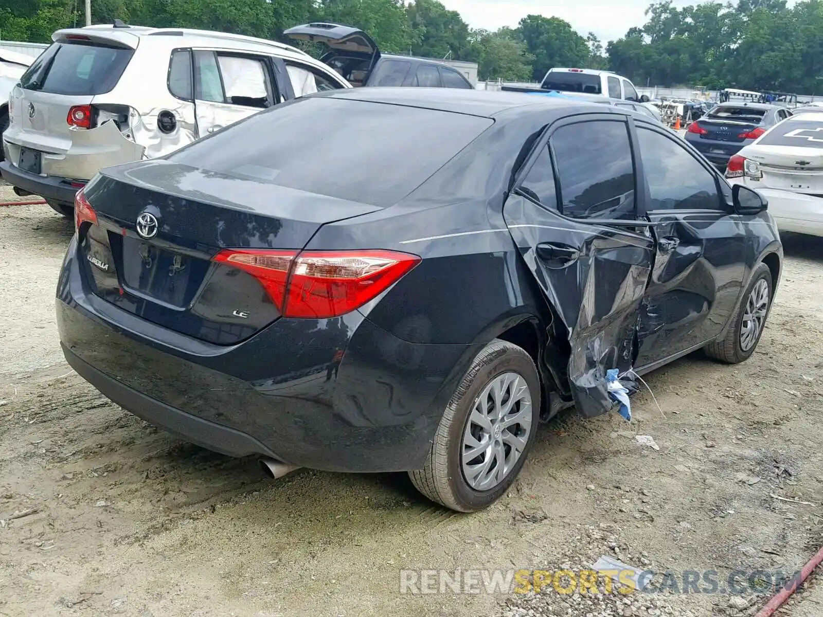 4 Photograph of a damaged car 2T1BURHE4KC185910 TOYOTA COROLLA 2019