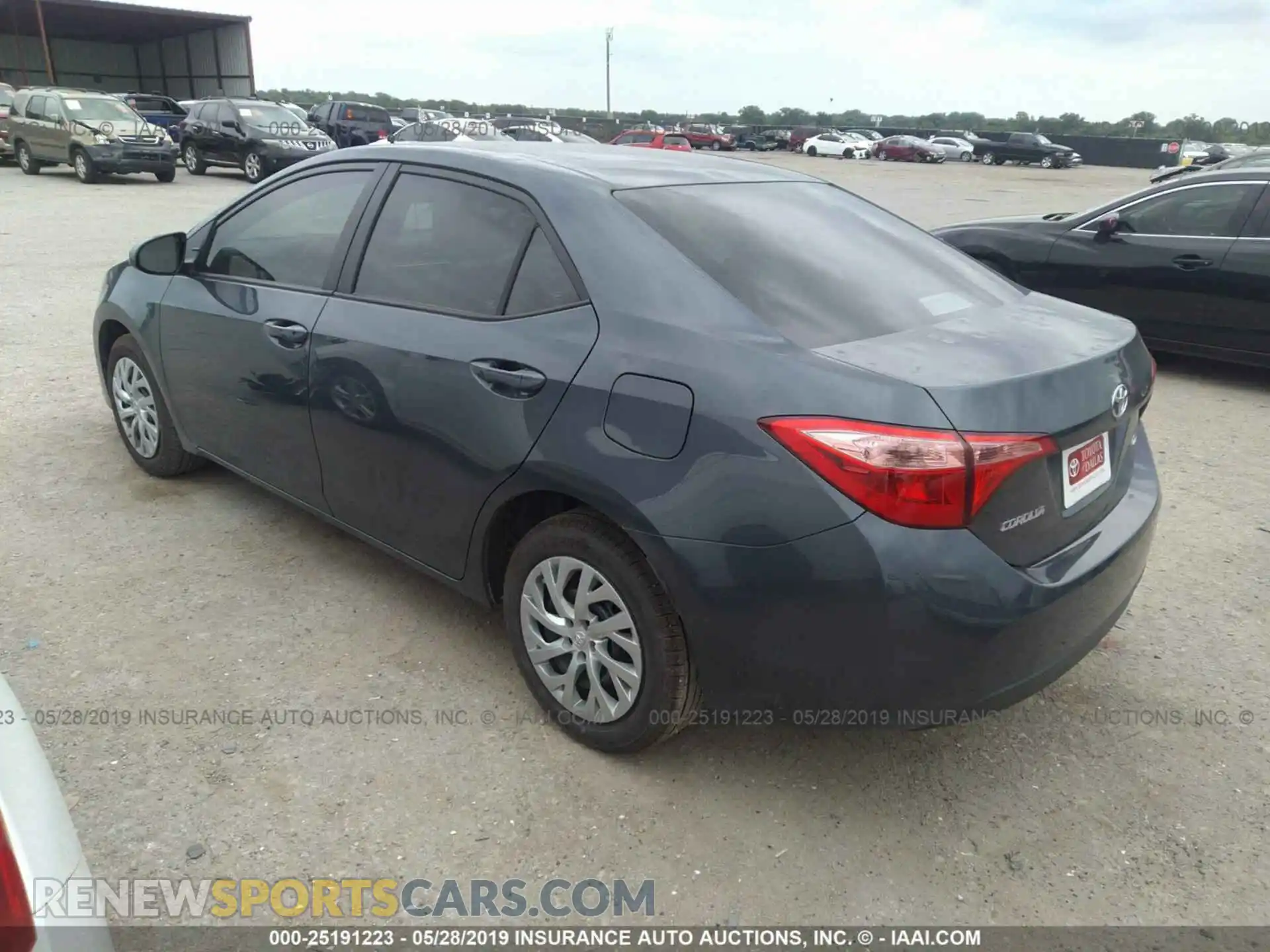 3 Photograph of a damaged car 2T1BURHE4KC218887 TOYOTA COROLLA 2019