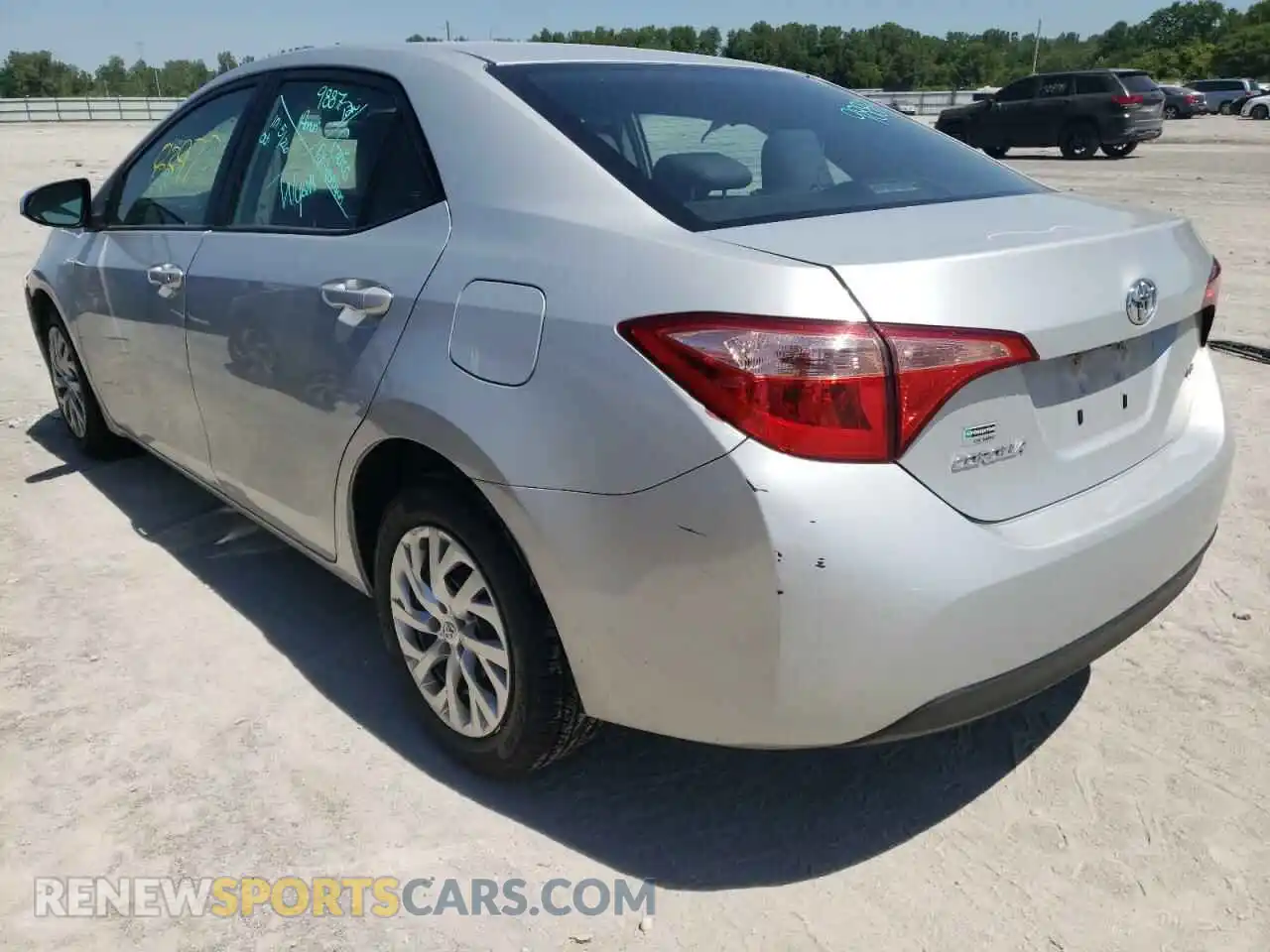 3 Photograph of a damaged car 2T1BURHE4KC234040 TOYOTA COROLLA 2019