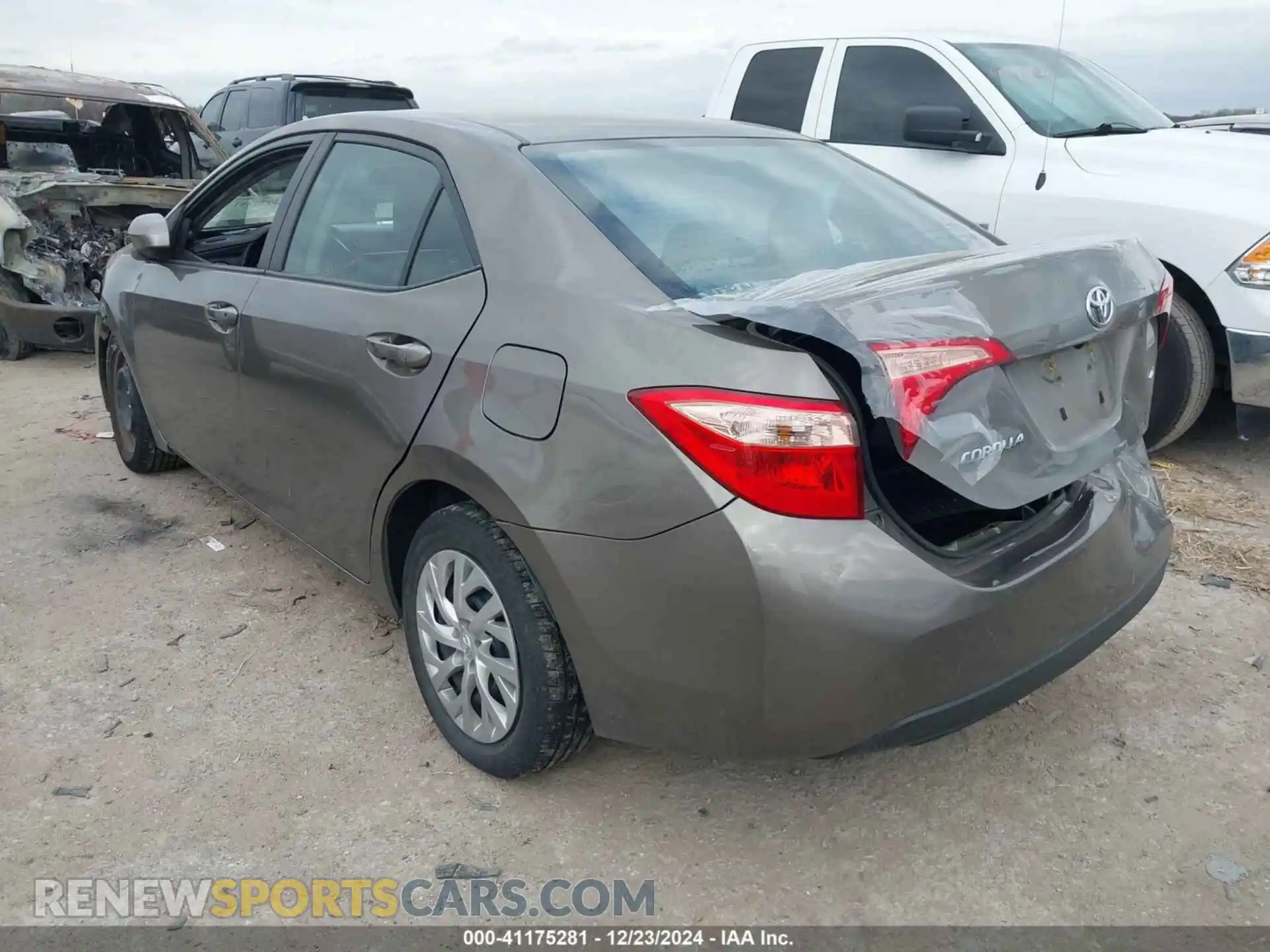 3 Photograph of a damaged car 2T1BURHE4KC234913 TOYOTA COROLLA 2019