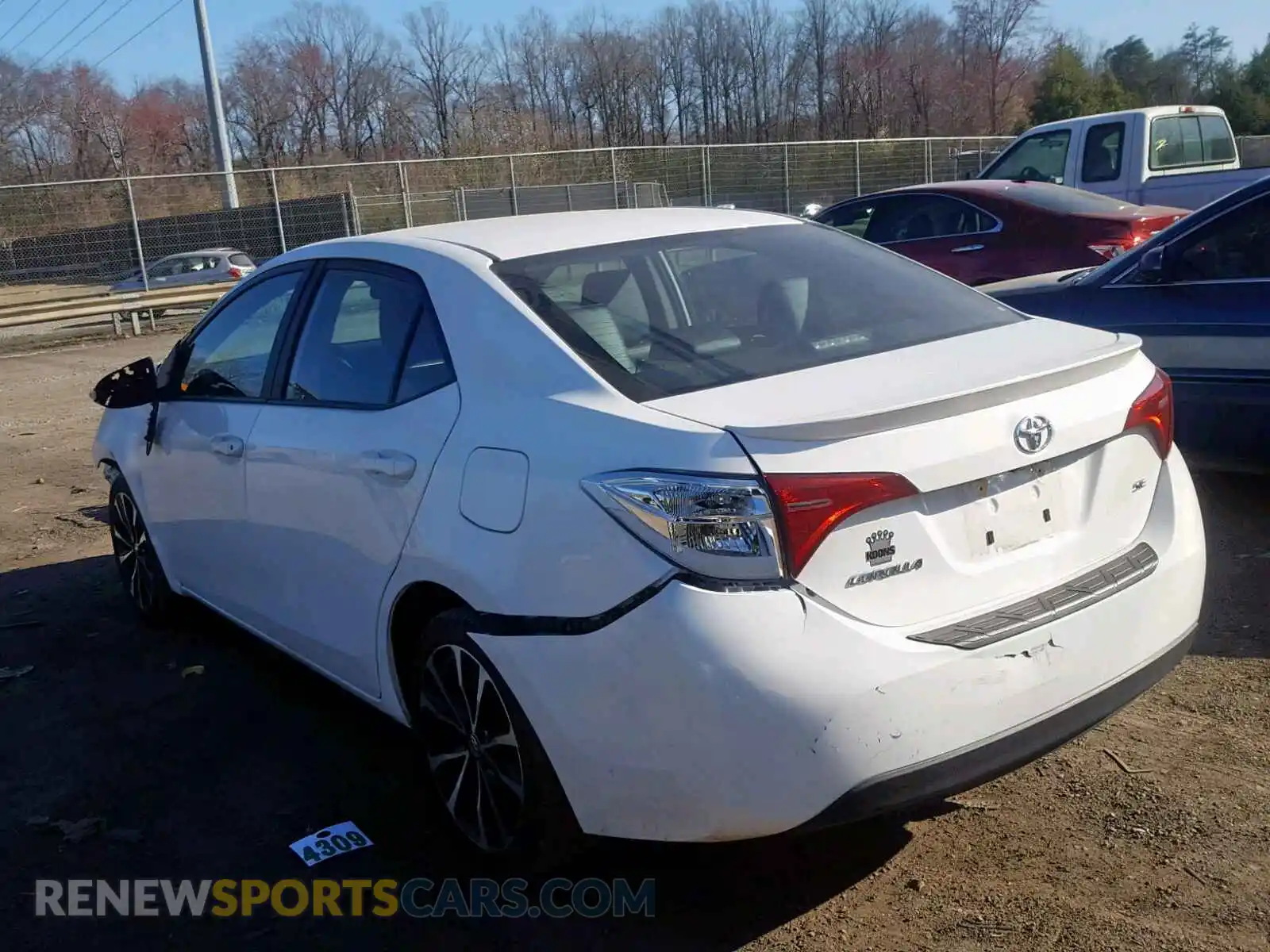 3 Photograph of a damaged car 2T1BURHE5KC146470 TOYOTA COROLLA 2019