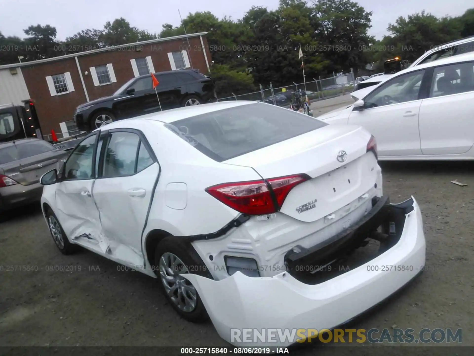 3 Photograph of a damaged car 2T1BURHE5KC173927 TOYOTA COROLLA 2019