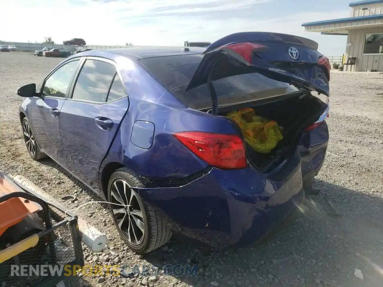 3 Photograph of a damaged car 2T1BURHE5KC194079 TOYOTA COROLLA 2019