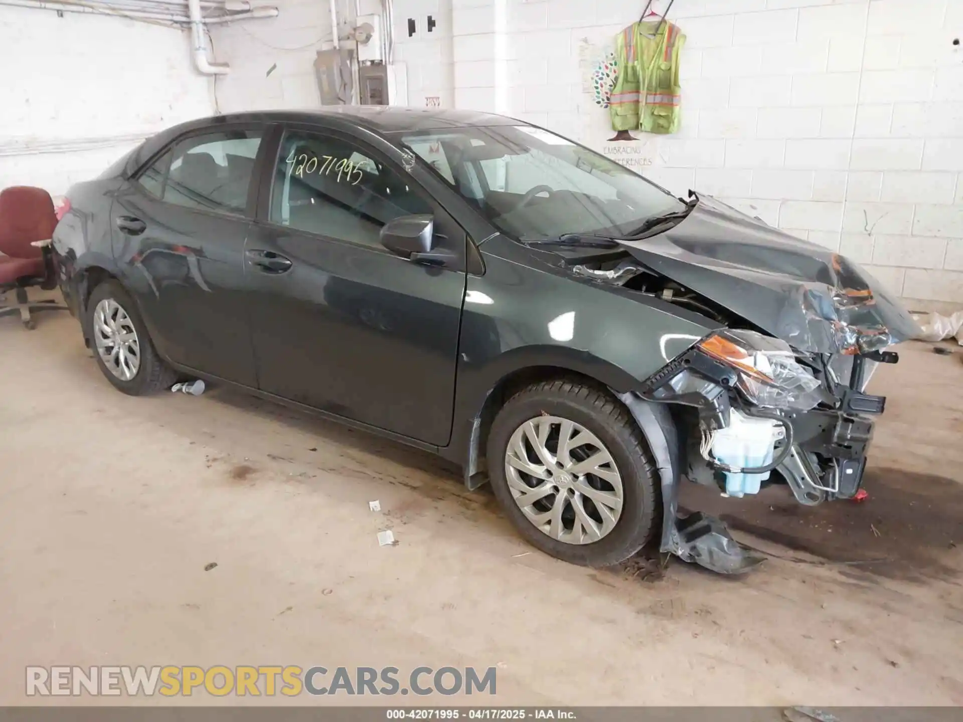 1 Photograph of a damaged car 2T1BURHE5KC211768 TOYOTA COROLLA 2019