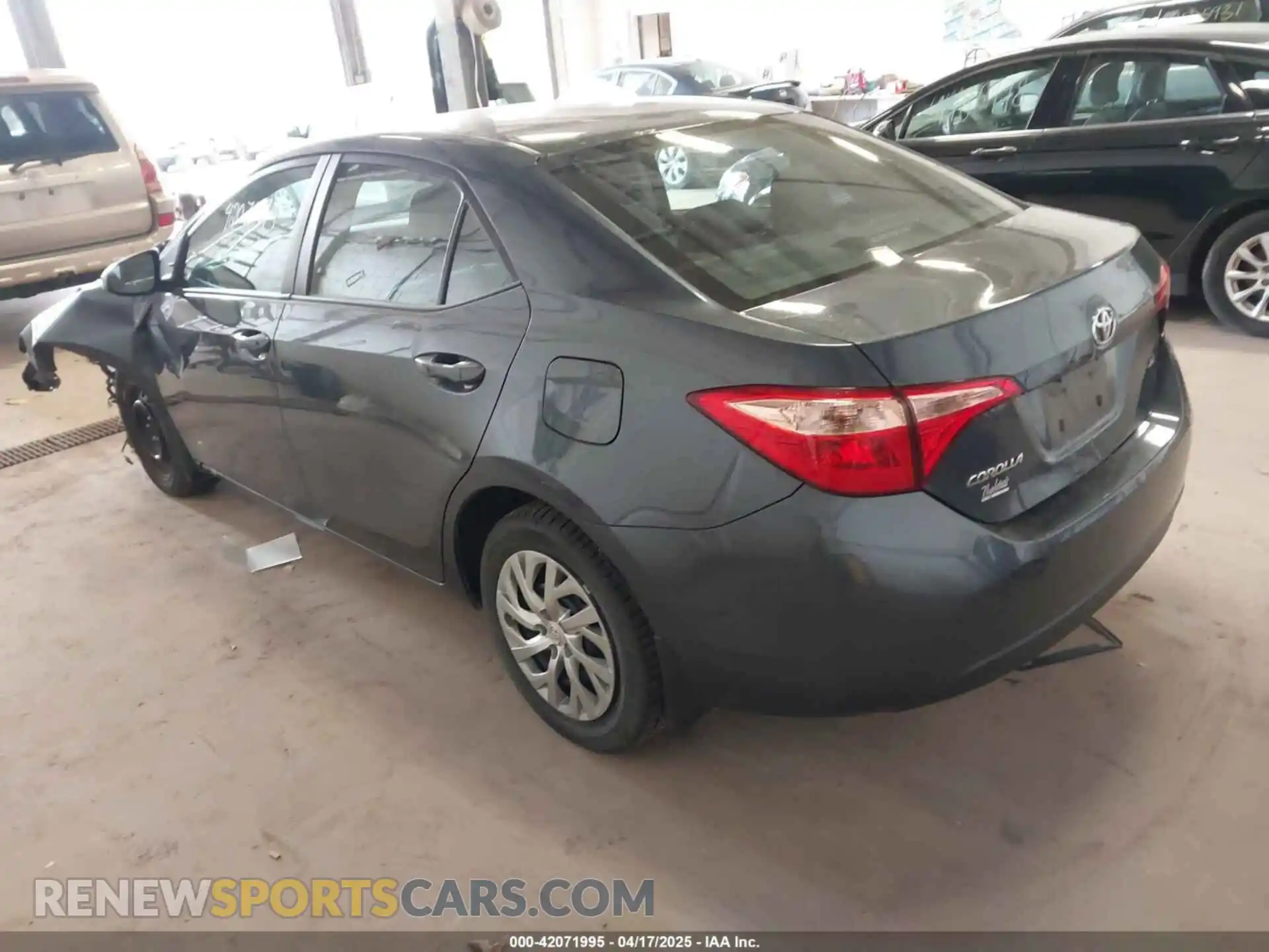 3 Photograph of a damaged car 2T1BURHE5KC211768 TOYOTA COROLLA 2019