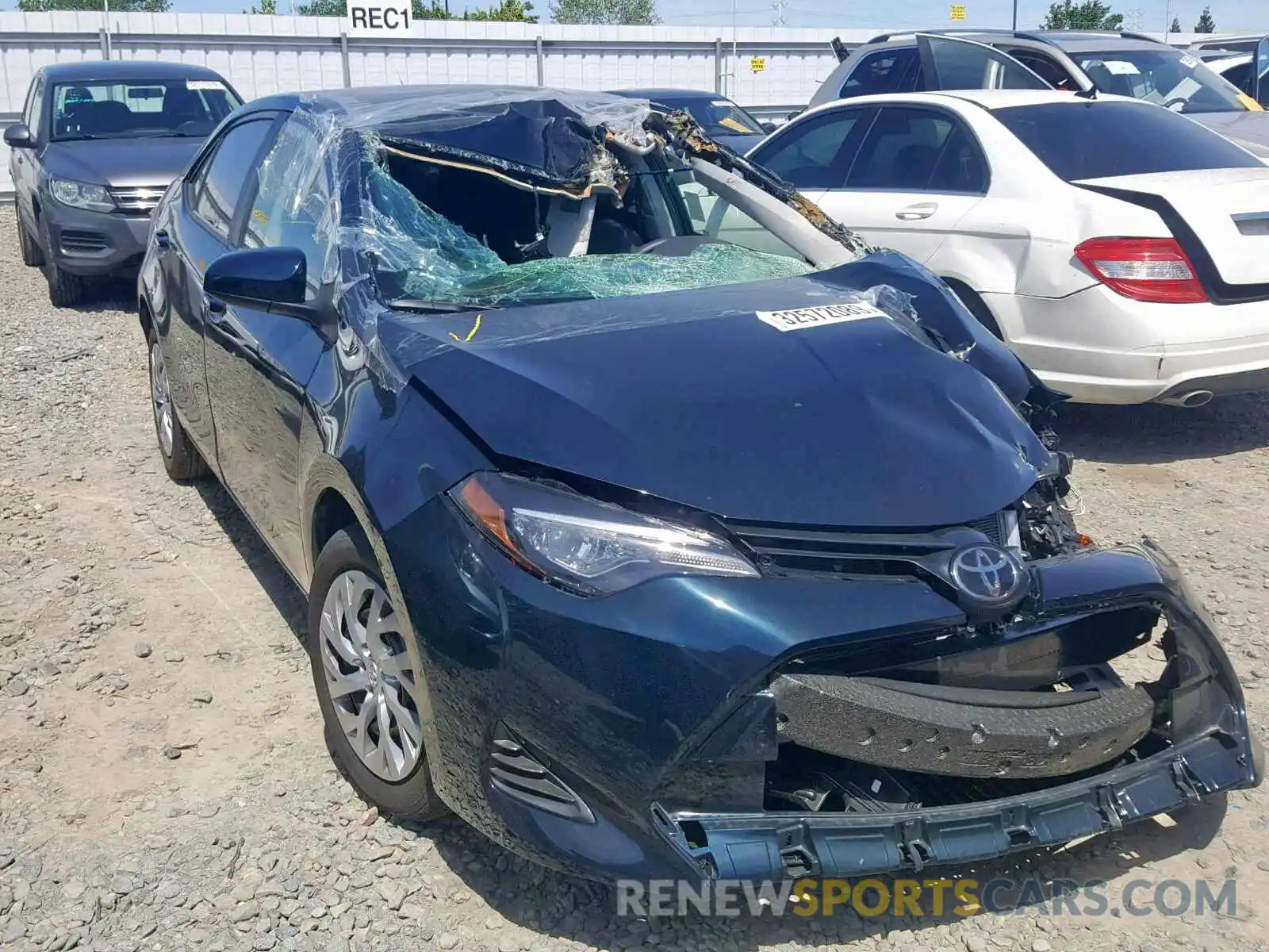 1 Photograph of a damaged car 2T1BURHE5KC213908 TOYOTA COROLLA 2019
