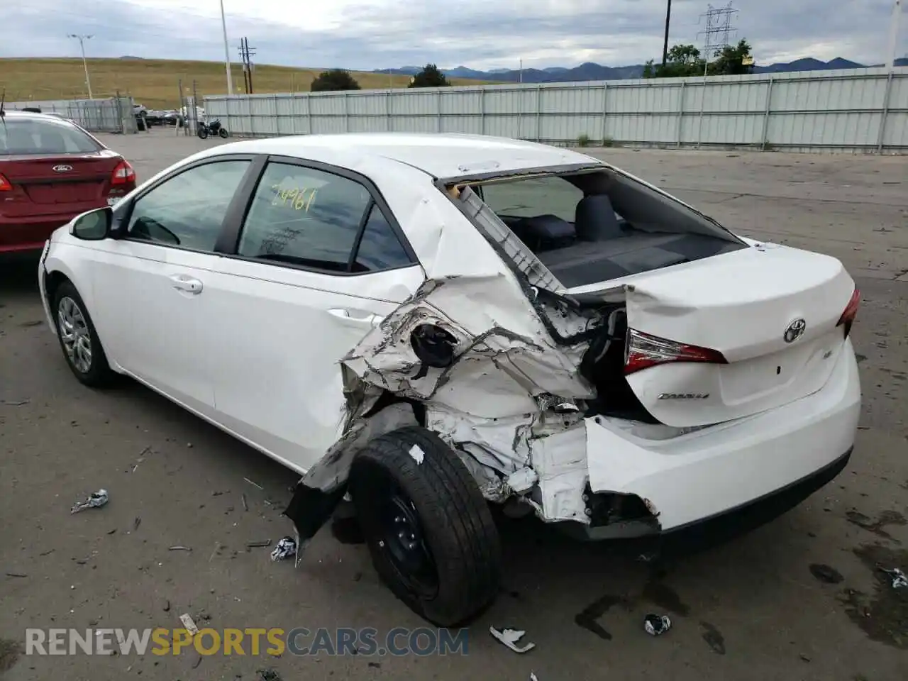 3 Photograph of a damaged car 2T1BURHE5KC217960 TOYOTA COROLLA 2019