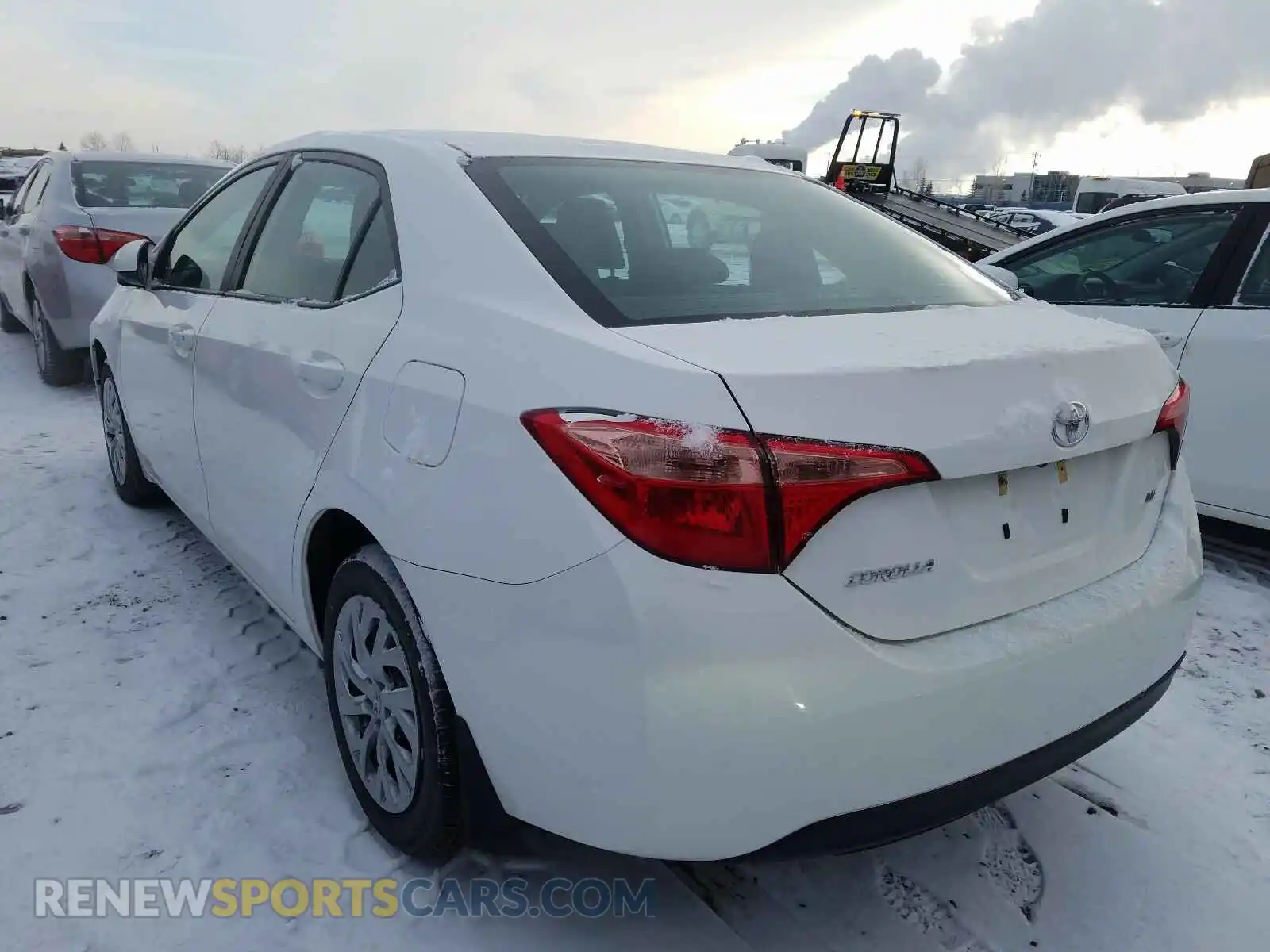3 Photograph of a damaged car 2T1BURHE5KC246164 TOYOTA COROLLA 2019