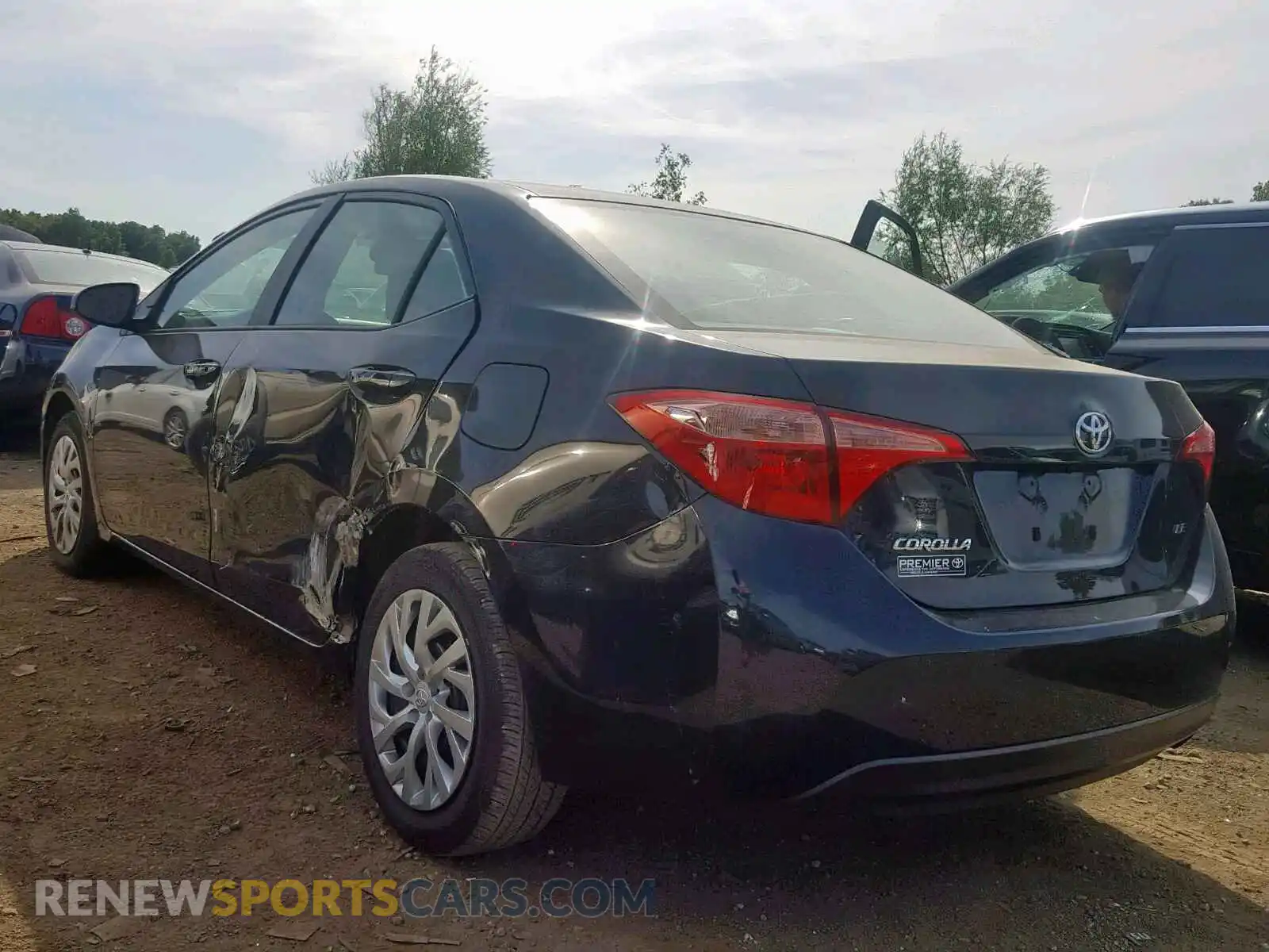 3 Photograph of a damaged car 2T1BURHE6KC137972 TOYOTA COROLLA 2019