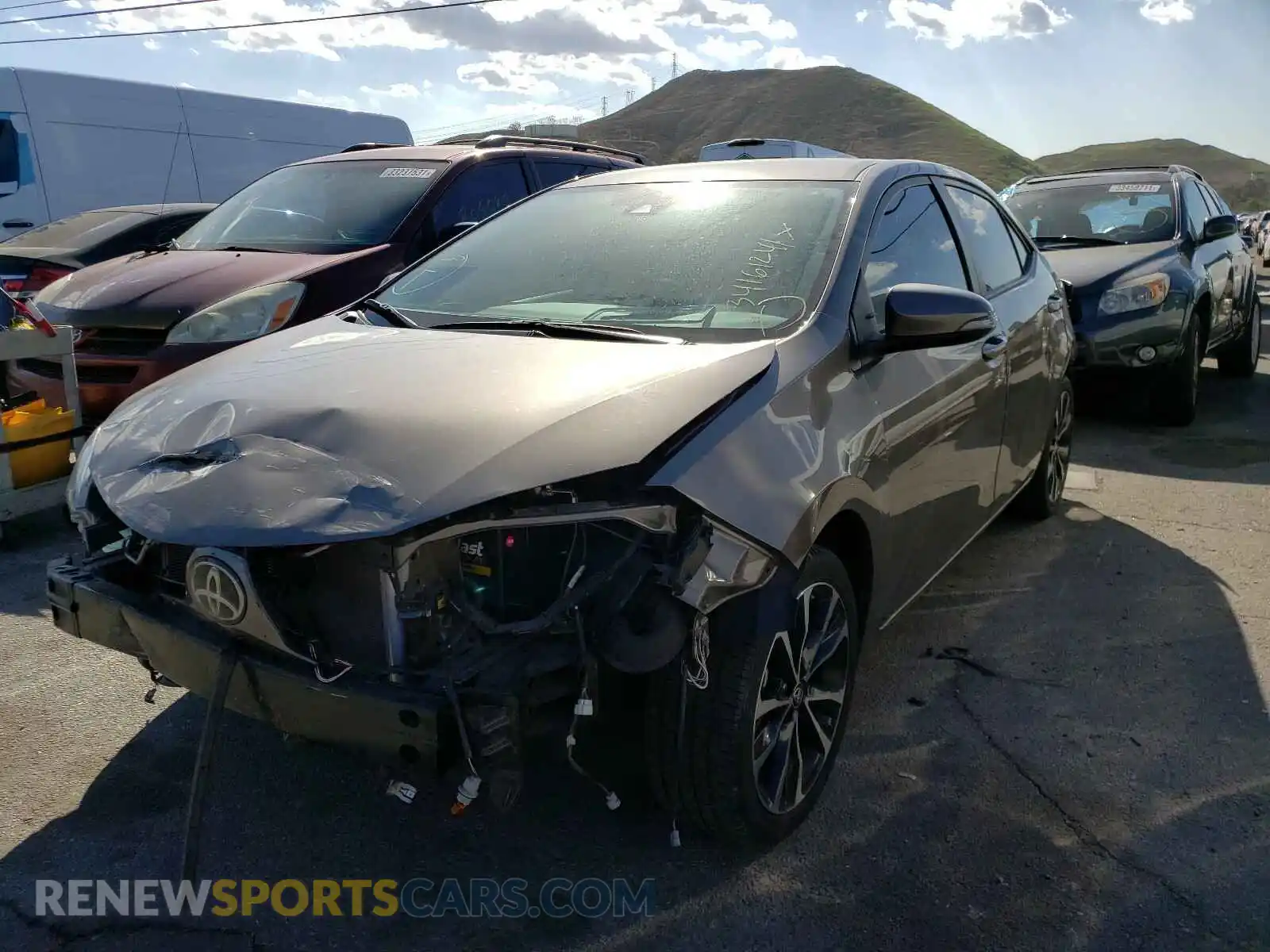 2 fotografías del automóvil dañado 2T1BURHE6KC138717 TOYOTA COROLLA 2019