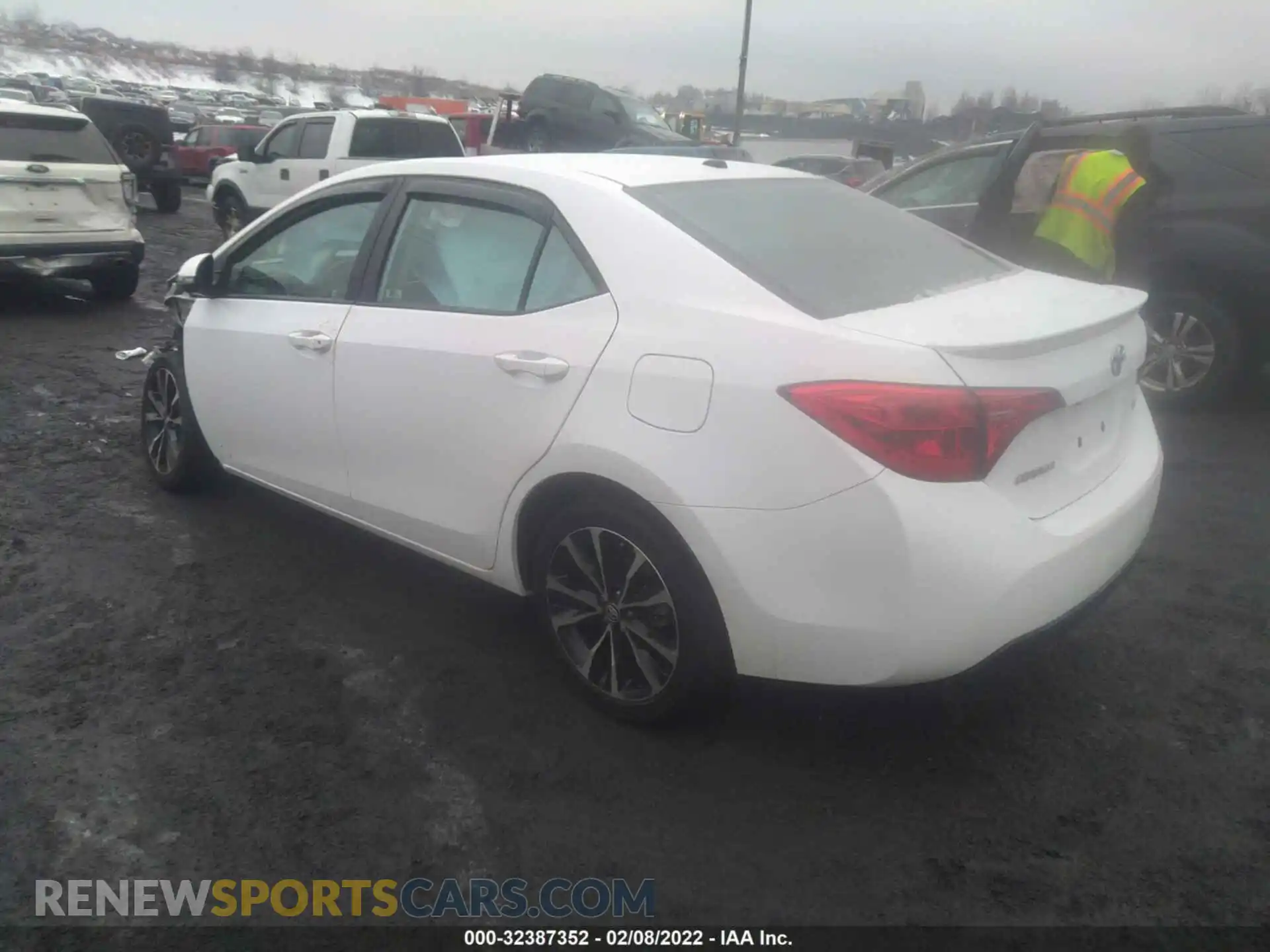 3 Photograph of a damaged car 2T1BURHE6KC150592 TOYOTA COROLLA 2019