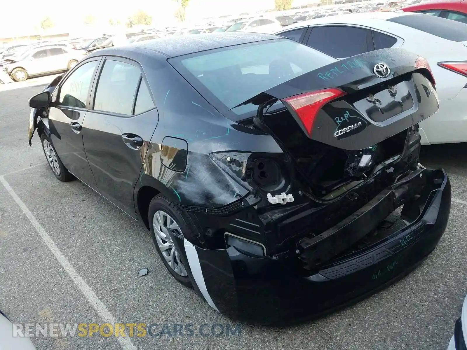 3 Photograph of a damaged car 2T1BURHE6KC160748 TOYOTA COROLLA 2019