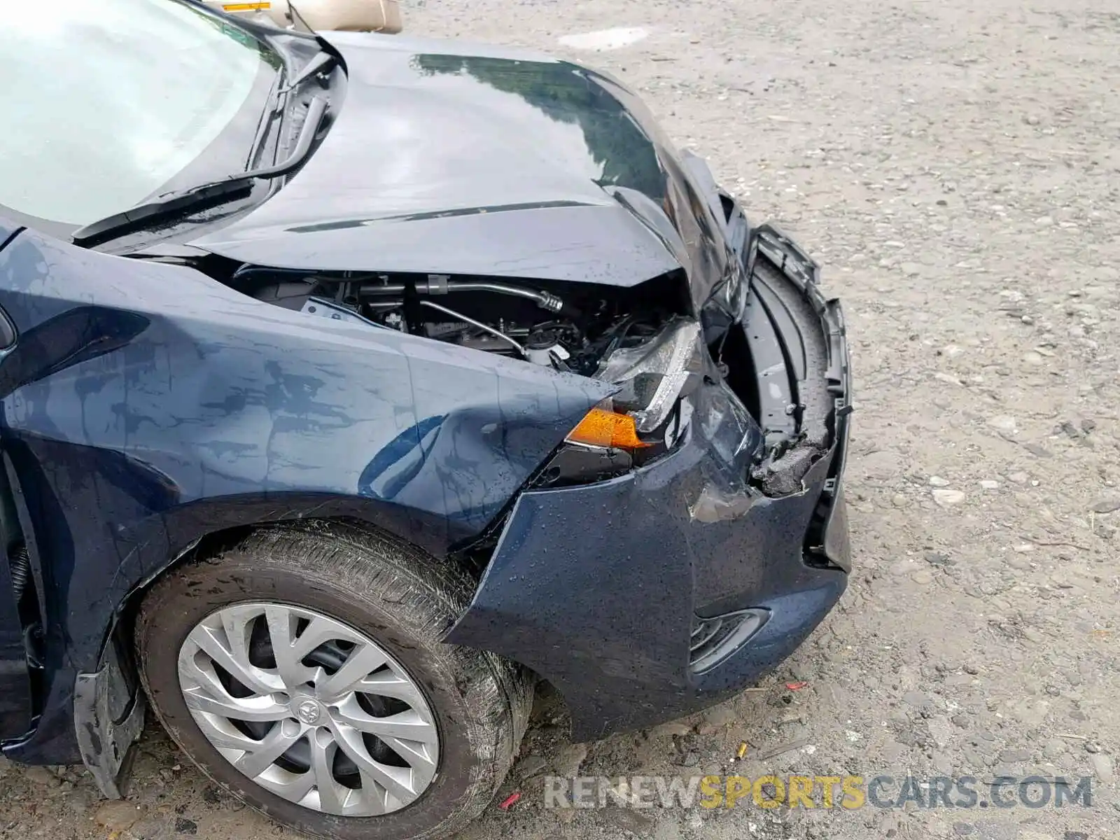 9 Photograph of a damaged car 2T1BURHE6KC172379 TOYOTA COROLLA 2019