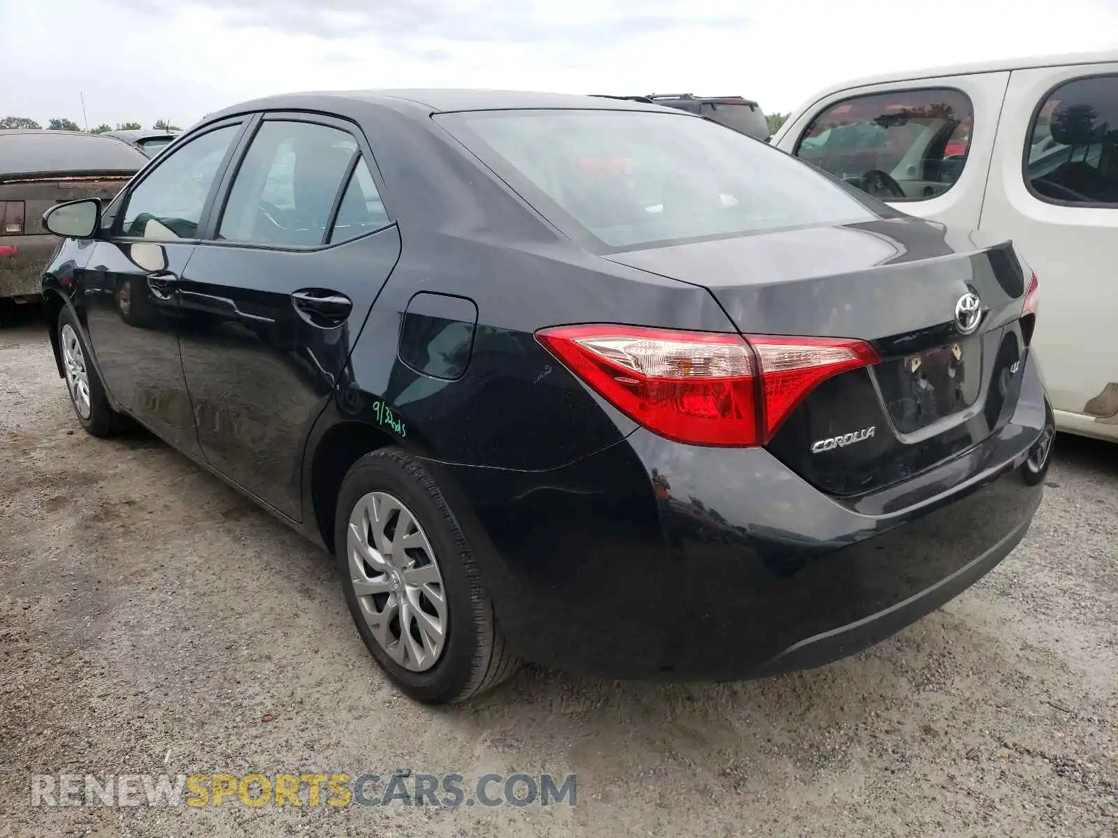 3 Photograph of a damaged car 2T1BURHE6KC177467 TOYOTA COROLLA 2019