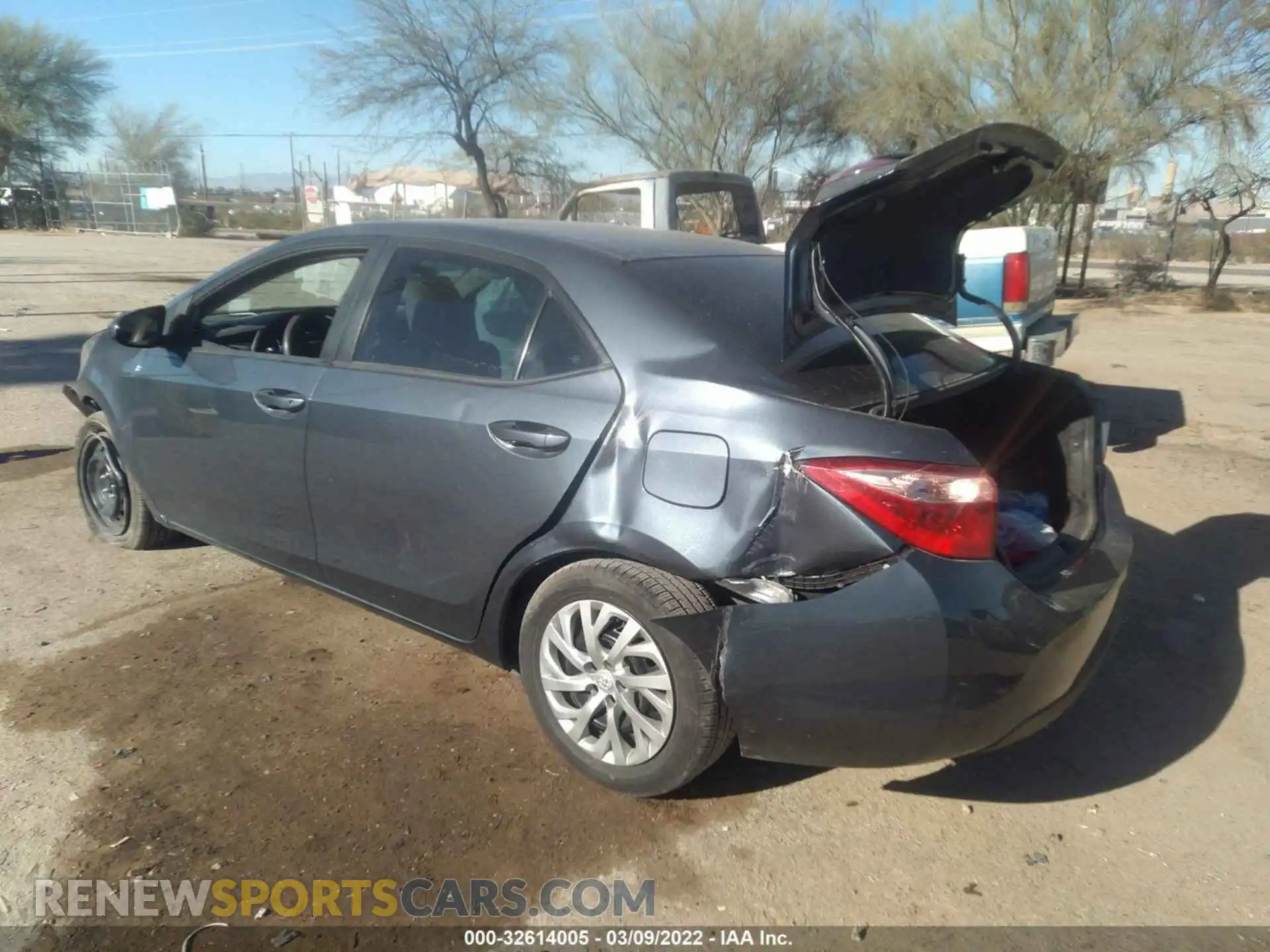 3 Photograph of a damaged car 2T1BURHE6KC181602 TOYOTA COROLLA 2019