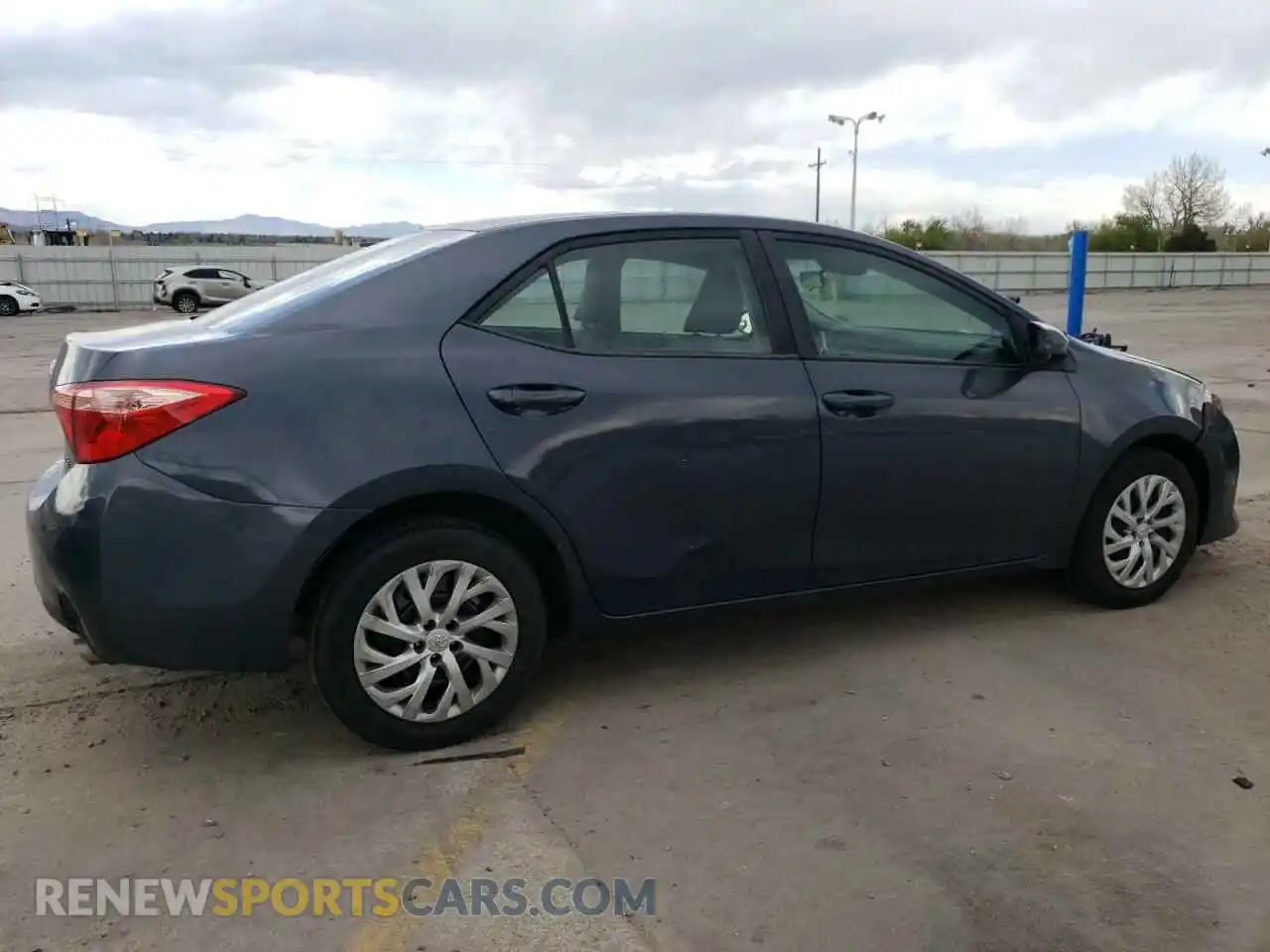 3 Фотография поврежденного автомобиля 2T1BURHE6KC189697 TOYOTA COROLLA 2019