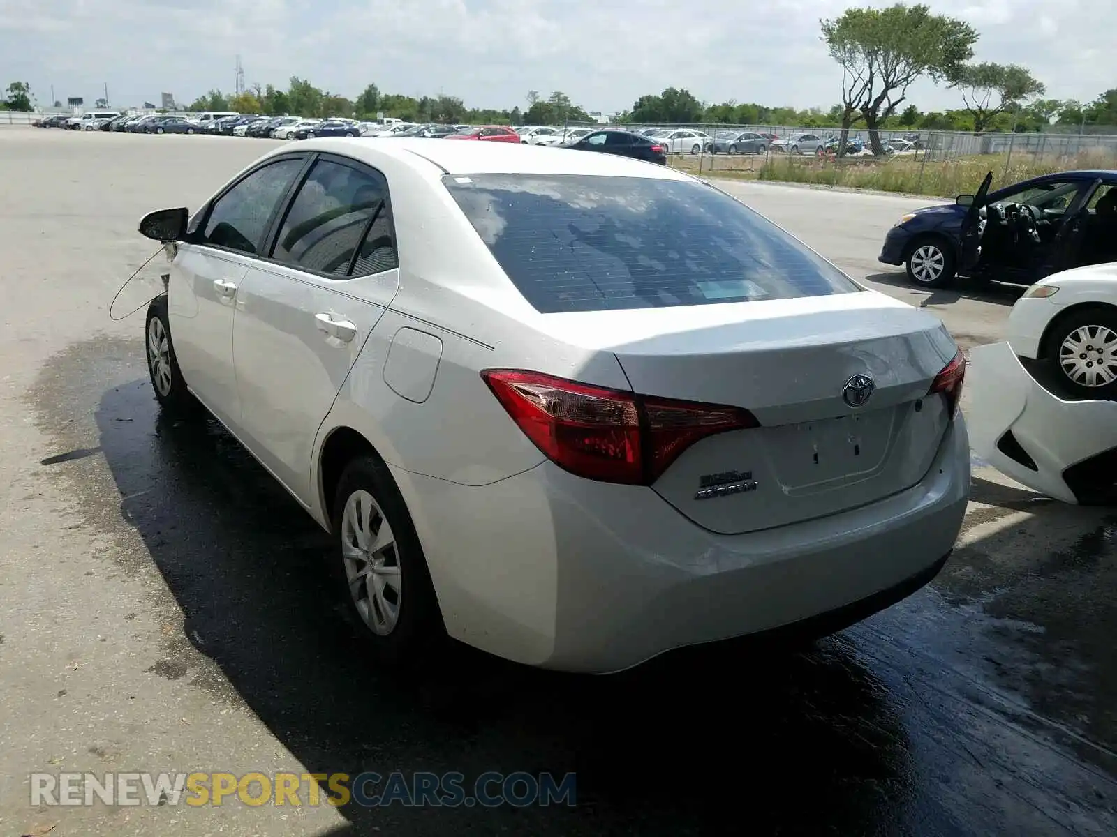 3 Photograph of a damaged car 2T1BURHE6KC203310 TOYOTA COROLLA 2019