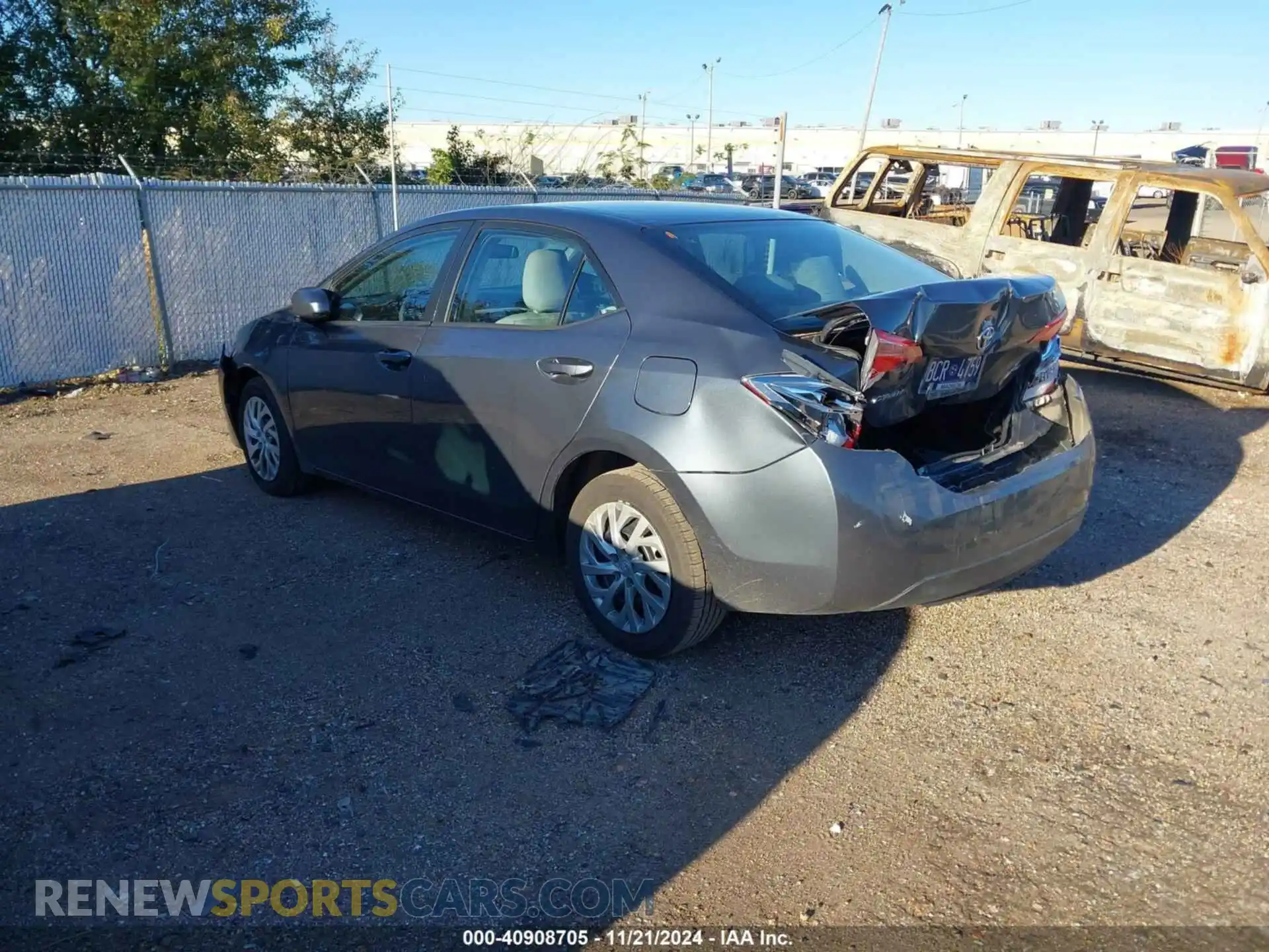 3 Photograph of a damaged car 2T1BURHE6KC208748 TOYOTA COROLLA 2019