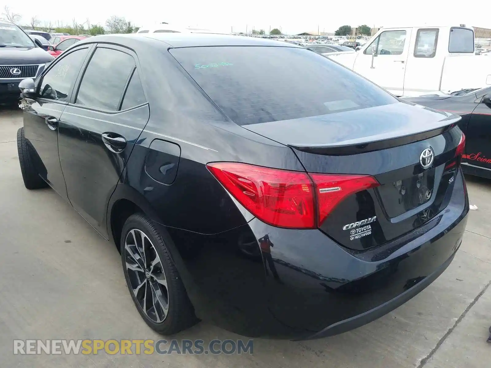 3 Photograph of a damaged car 2T1BURHE6KC221306 TOYOTA COROLLA 2019
