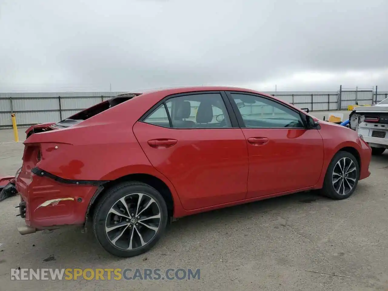 3 Photograph of a damaged car 2T1BURHE6KC226909 TOYOTA COROLLA 2019