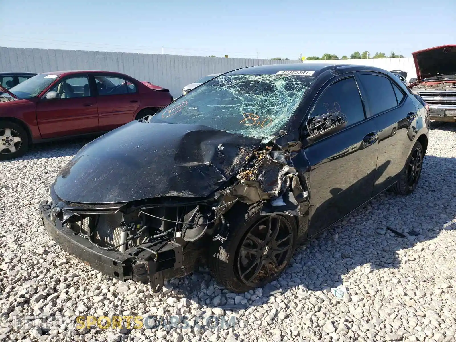 2 fotografías del automóvil dañado 2T1BURHE6KC233231 TOYOTA COROLLA 2019