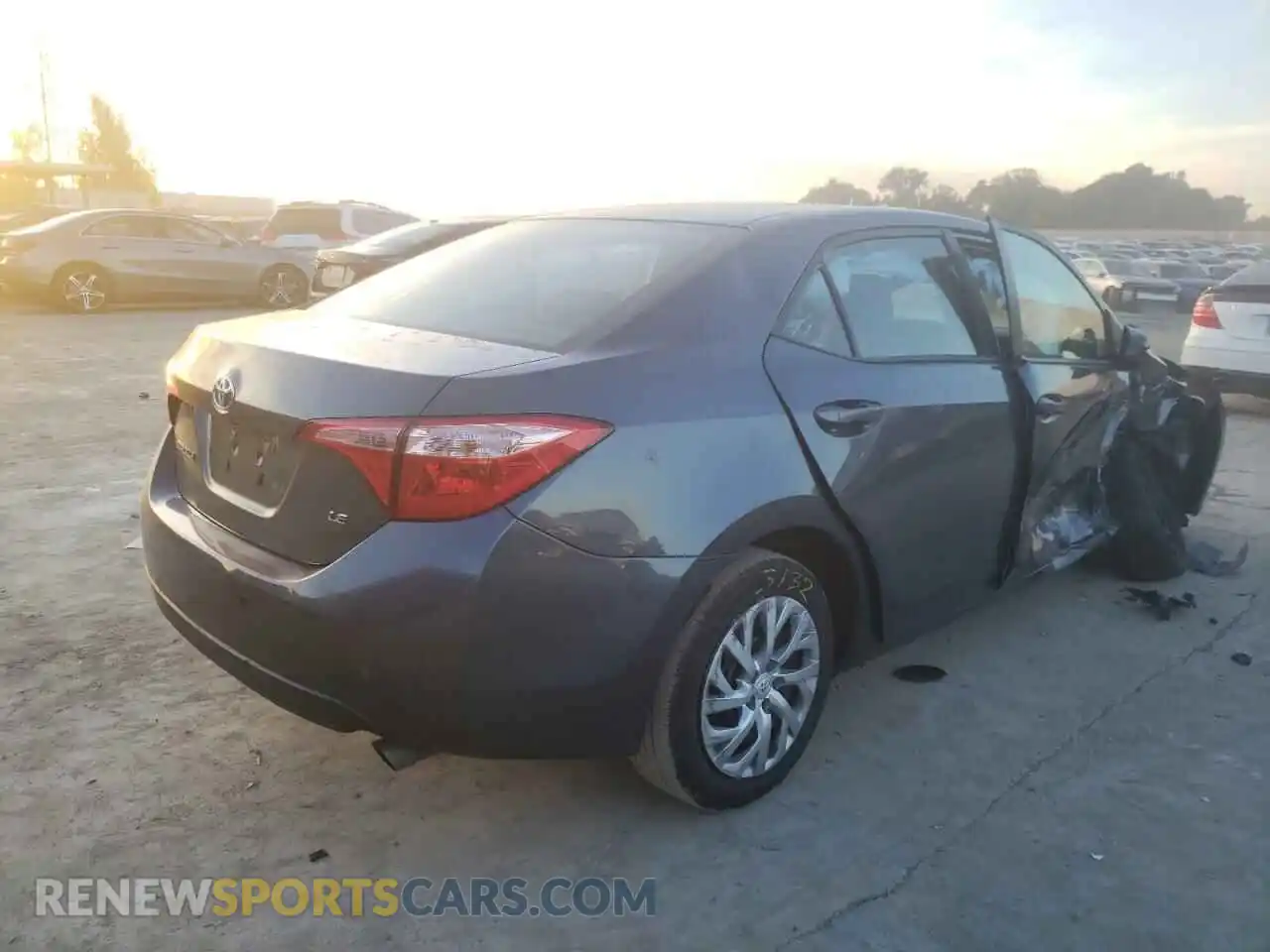 3 Photograph of a damaged car 2T1BURHE6KC246593 TOYOTA COROLLA 2019