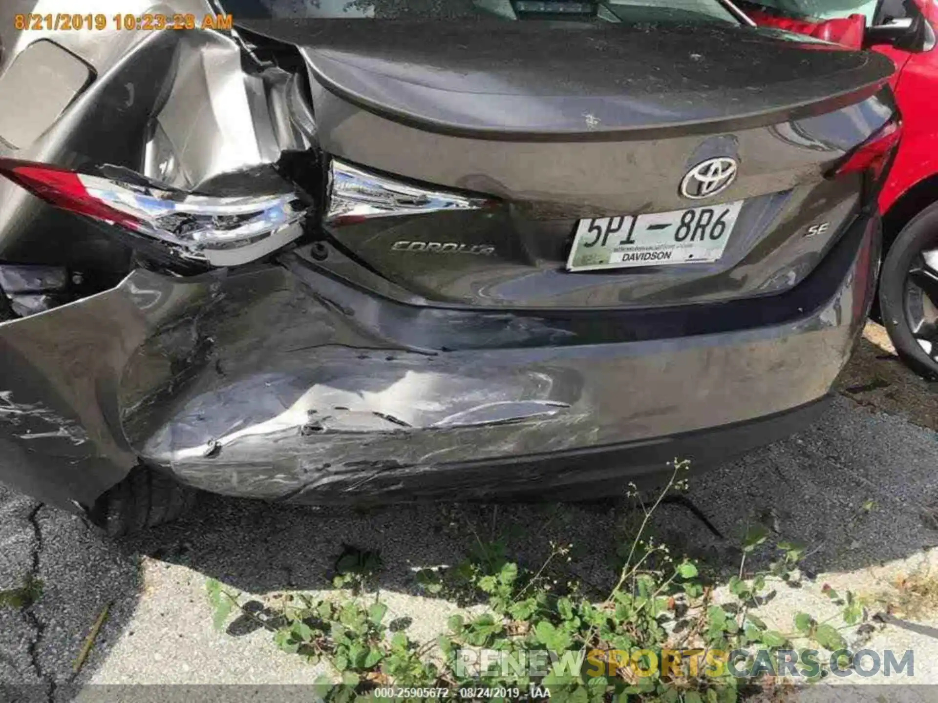 10 Photograph of a damaged car 2T1BURHE7KC238261 TOYOTA COROLLA 2019