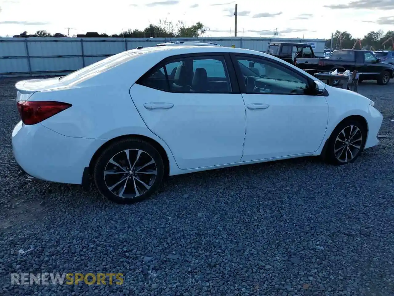 3 Photograph of a damaged car 2T1BURHE8KC136371 TOYOTA COROLLA 2019