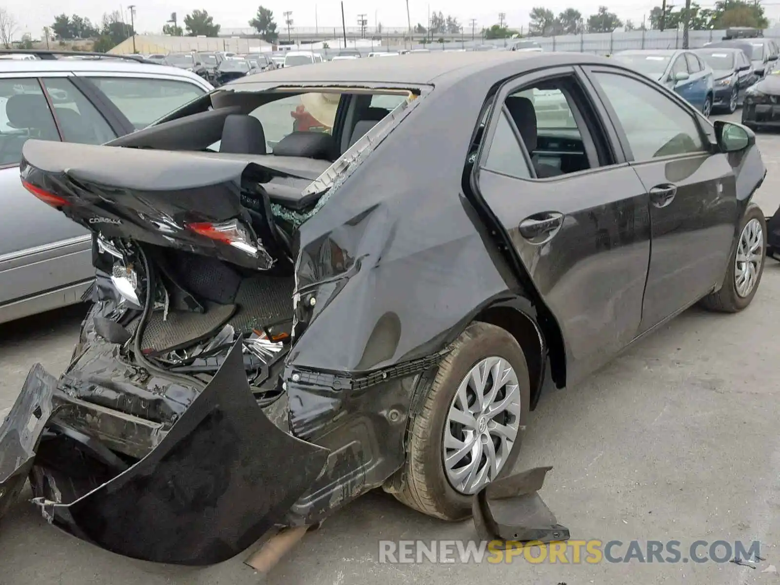 4 Photograph of a damaged car 2T1BURHE8KC139240 TOYOTA COROLLA 2019