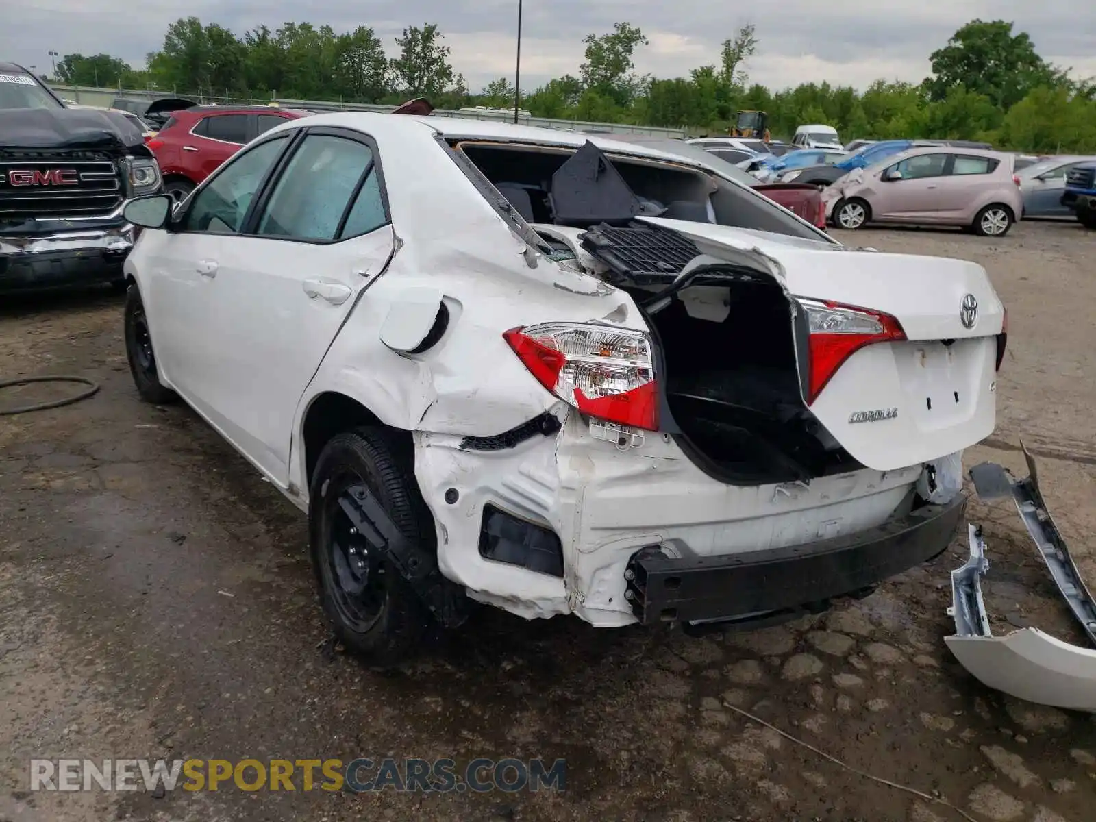 3 Фотография поврежденного автомобиля 2T1BURHE8KC147306 TOYOTA COROLLA 2019