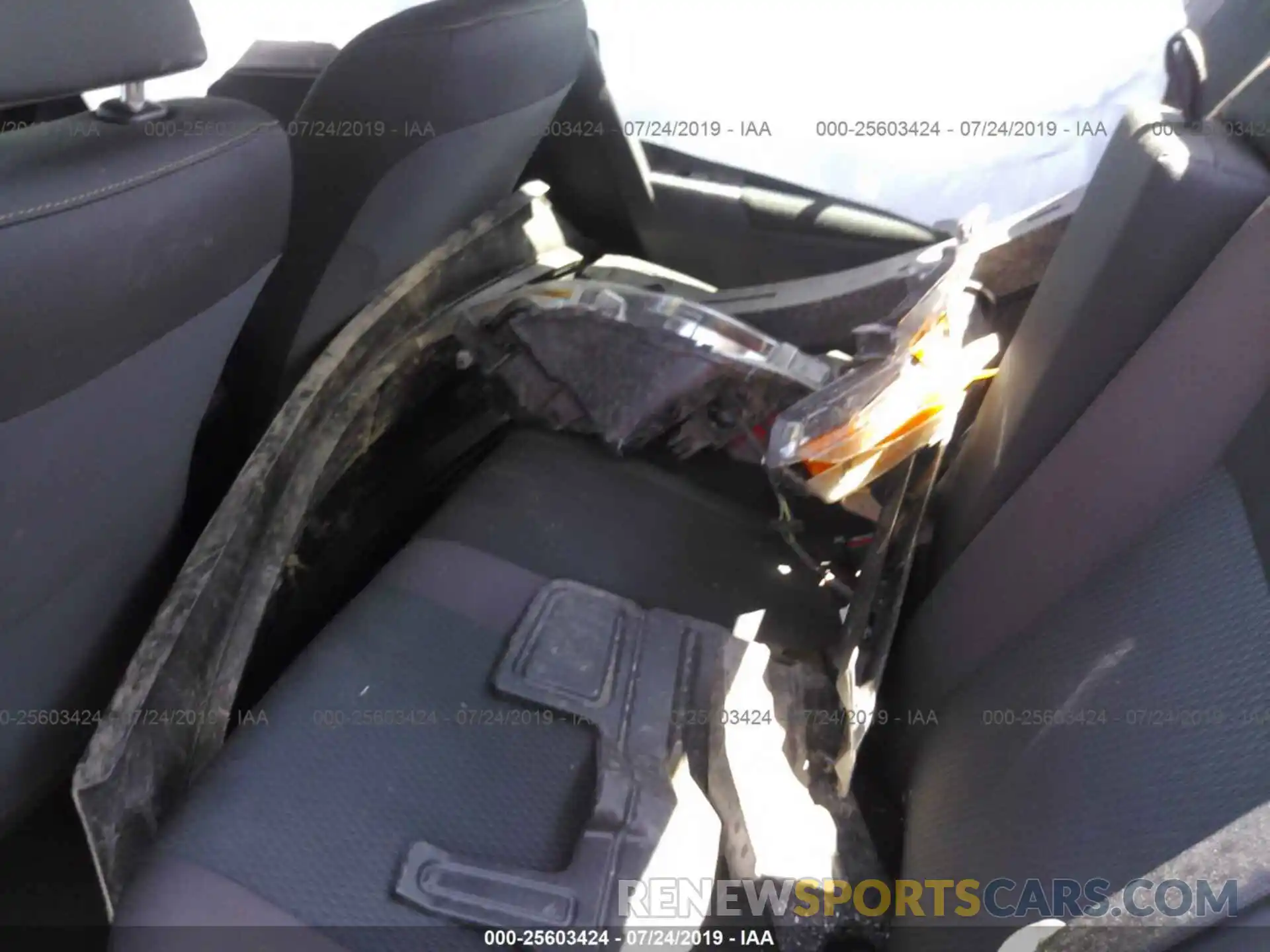 8 Photograph of a damaged car 2T1BURHE8KC147578 TOYOTA COROLLA 2019