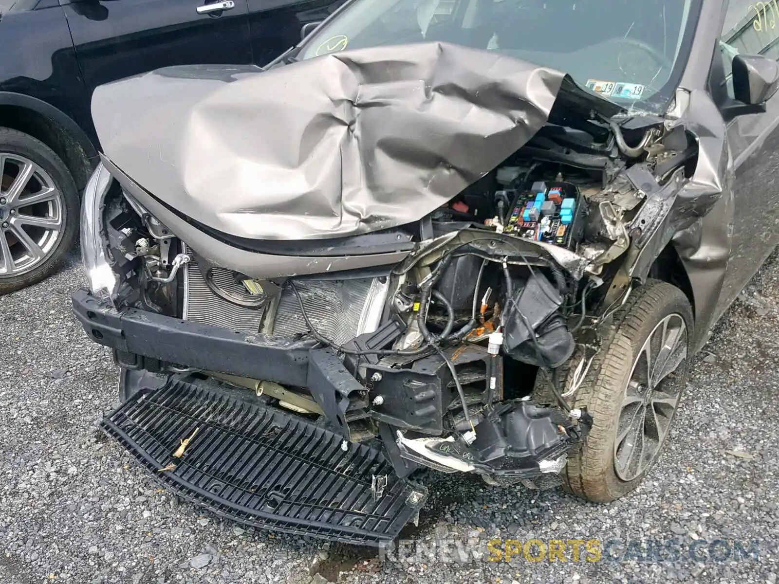 9 Photograph of a damaged car 2T1BURHE8KC160704 TOYOTA COROLLA 2019