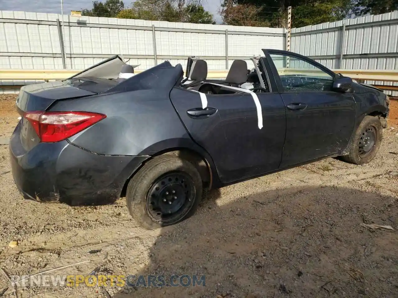 3 Photograph of a damaged car 2T1BURHE8KC233229 TOYOTA COROLLA 2019
